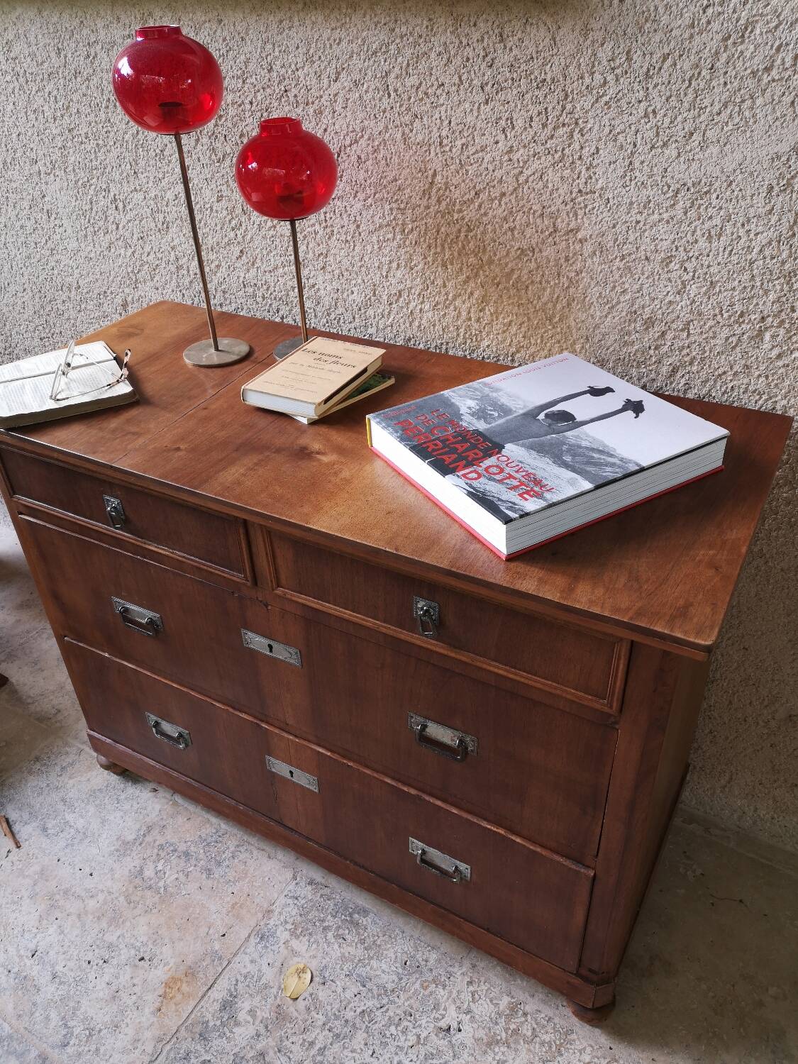 Antique chest of drawers in wood and veneer