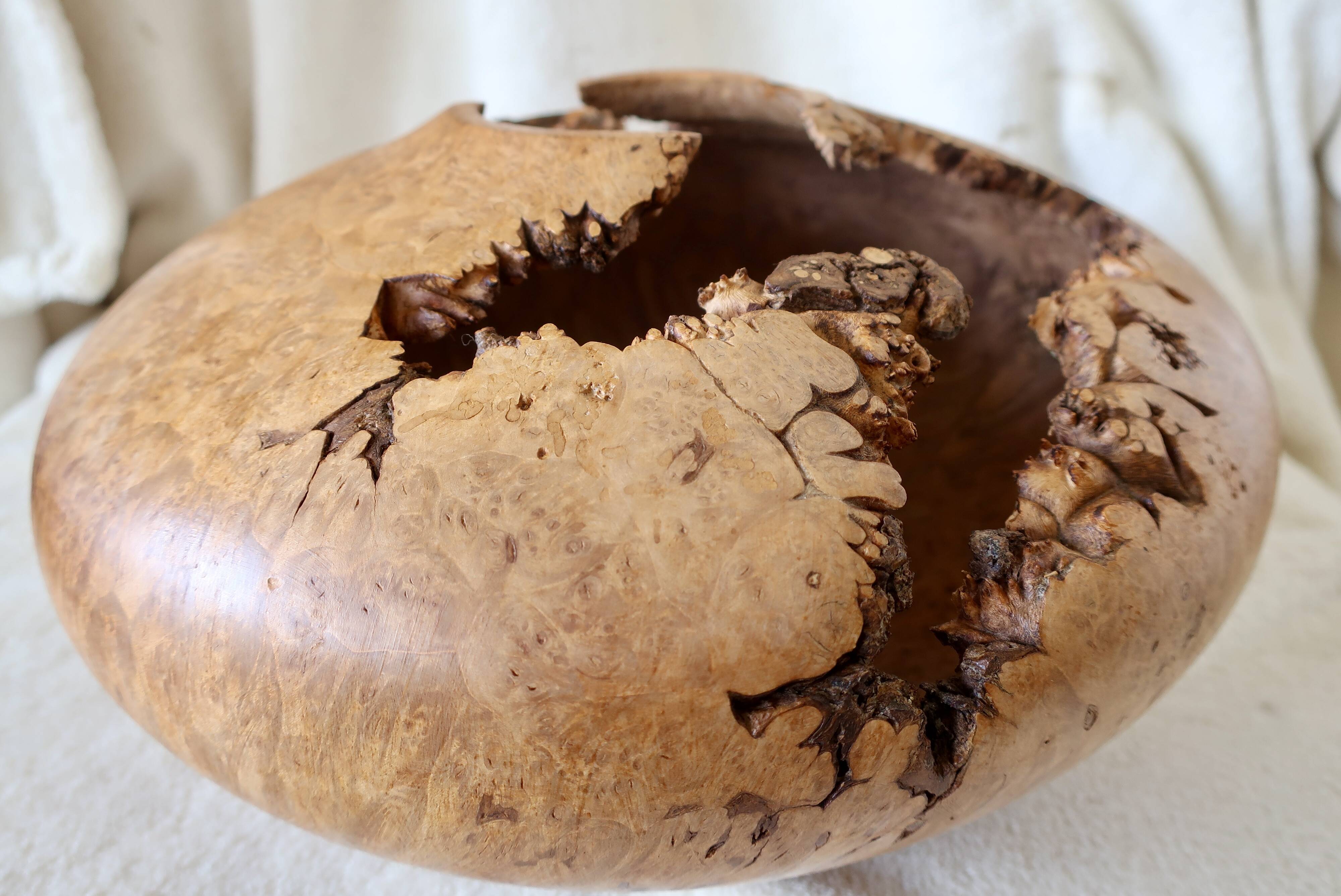 Mike Mahoney, Maple Burl Sculpture Vase, 28cm, Very Good Condition