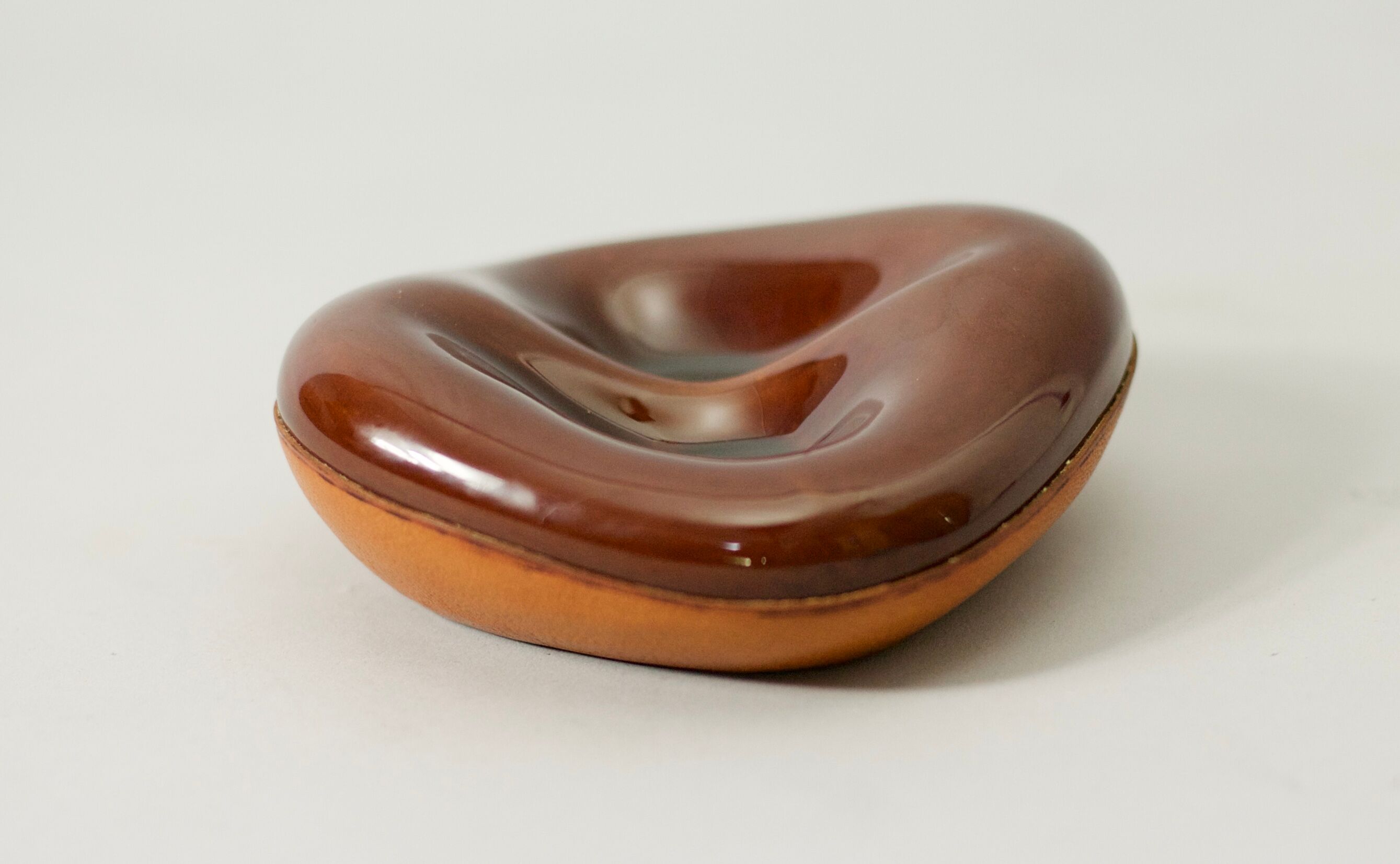 Ashtray door pipe edited by Longchamp France 1955