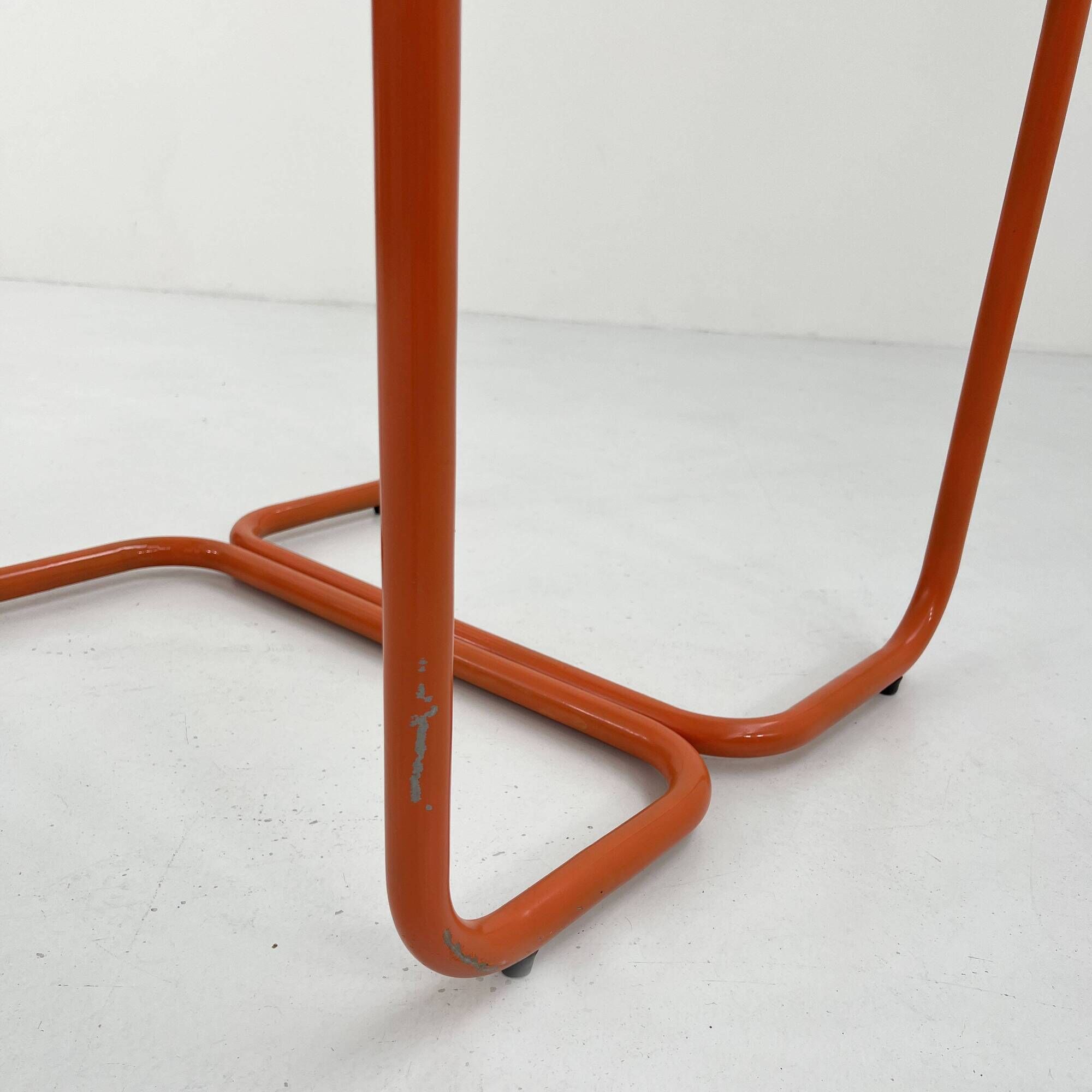Table à manger tubulaire orange en métal et verre, 1980