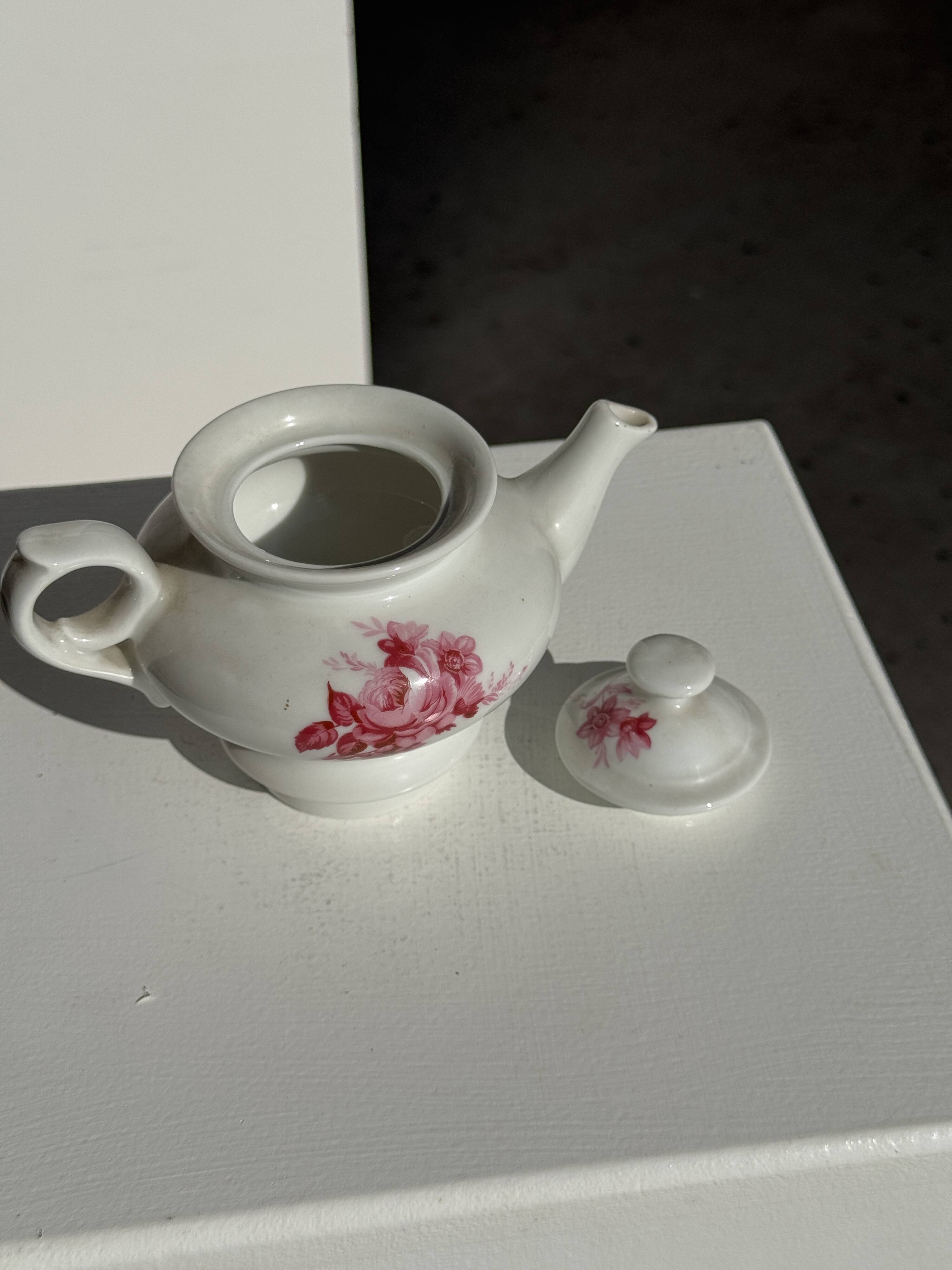 Complete porcelain teapot and warmer with pink floral decoration H18