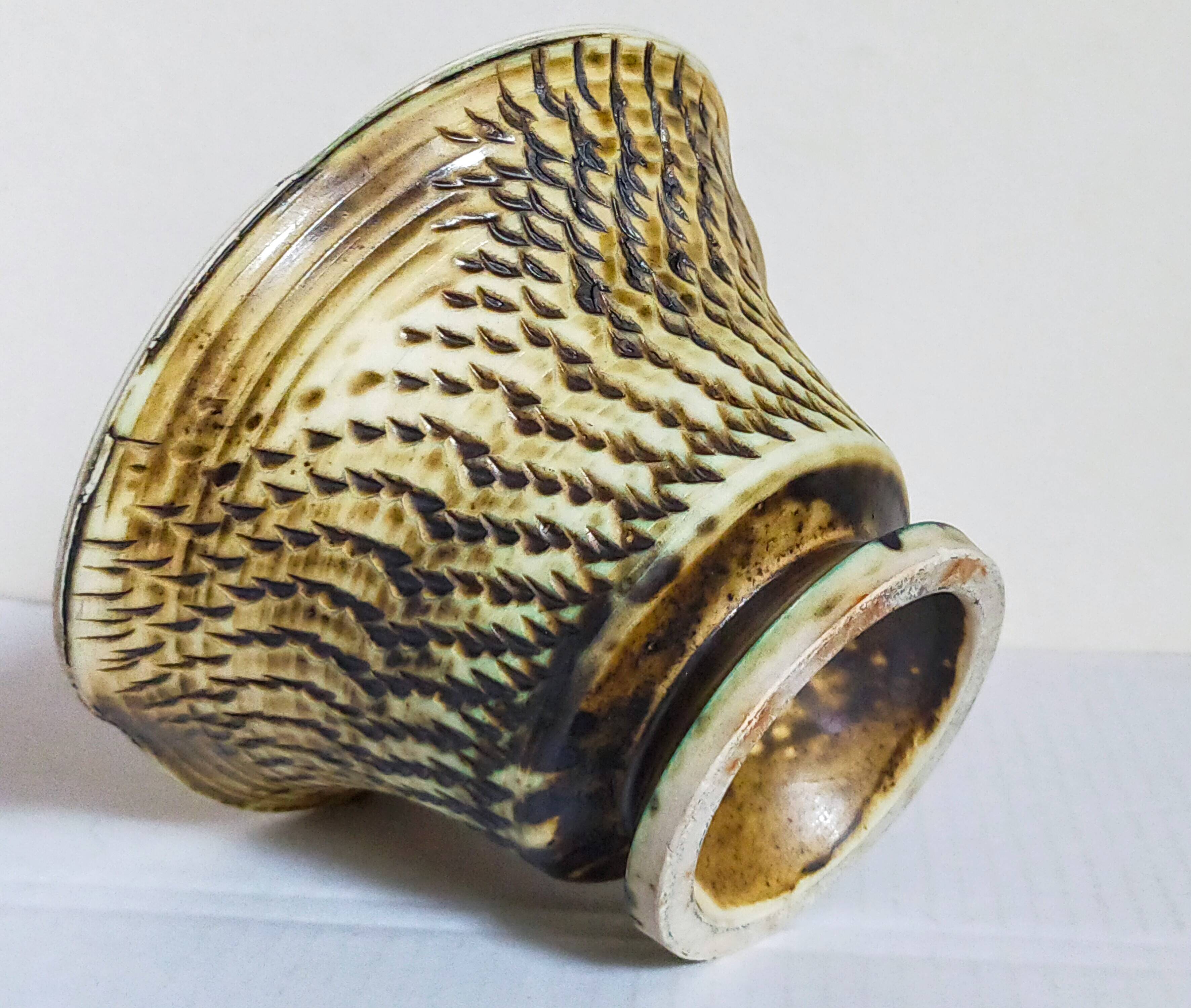Ceramic planter with vintage scarifications from the 1950s