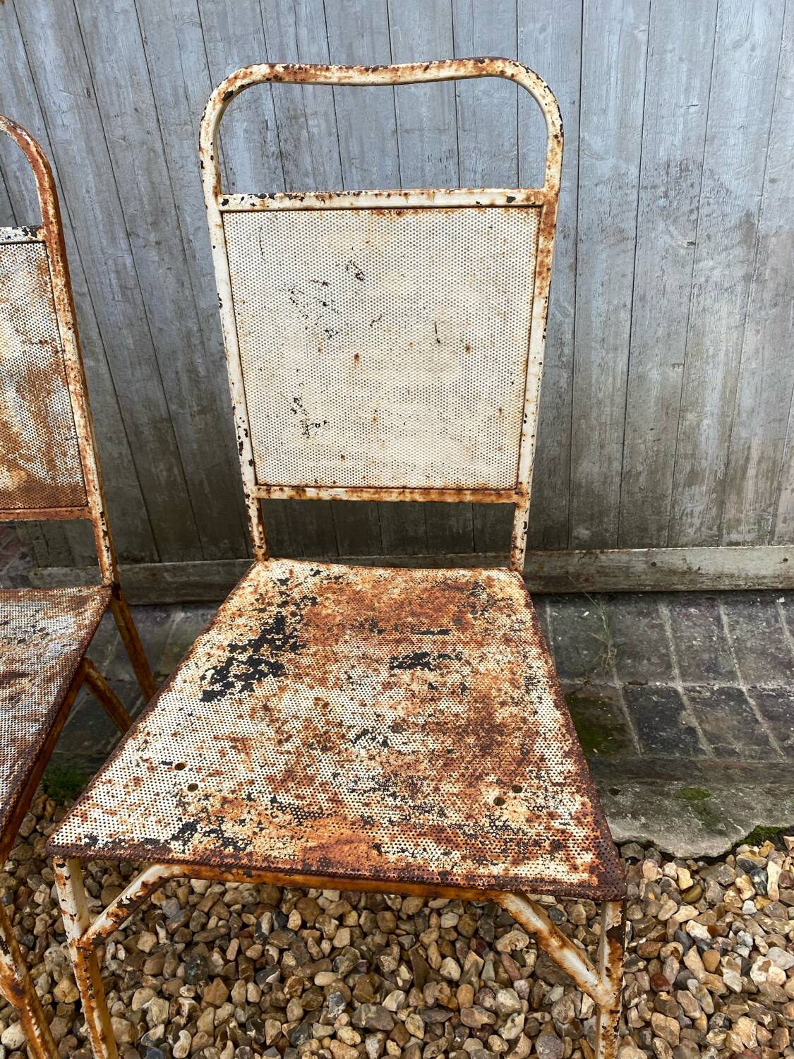 Chaise jardin métal perforé