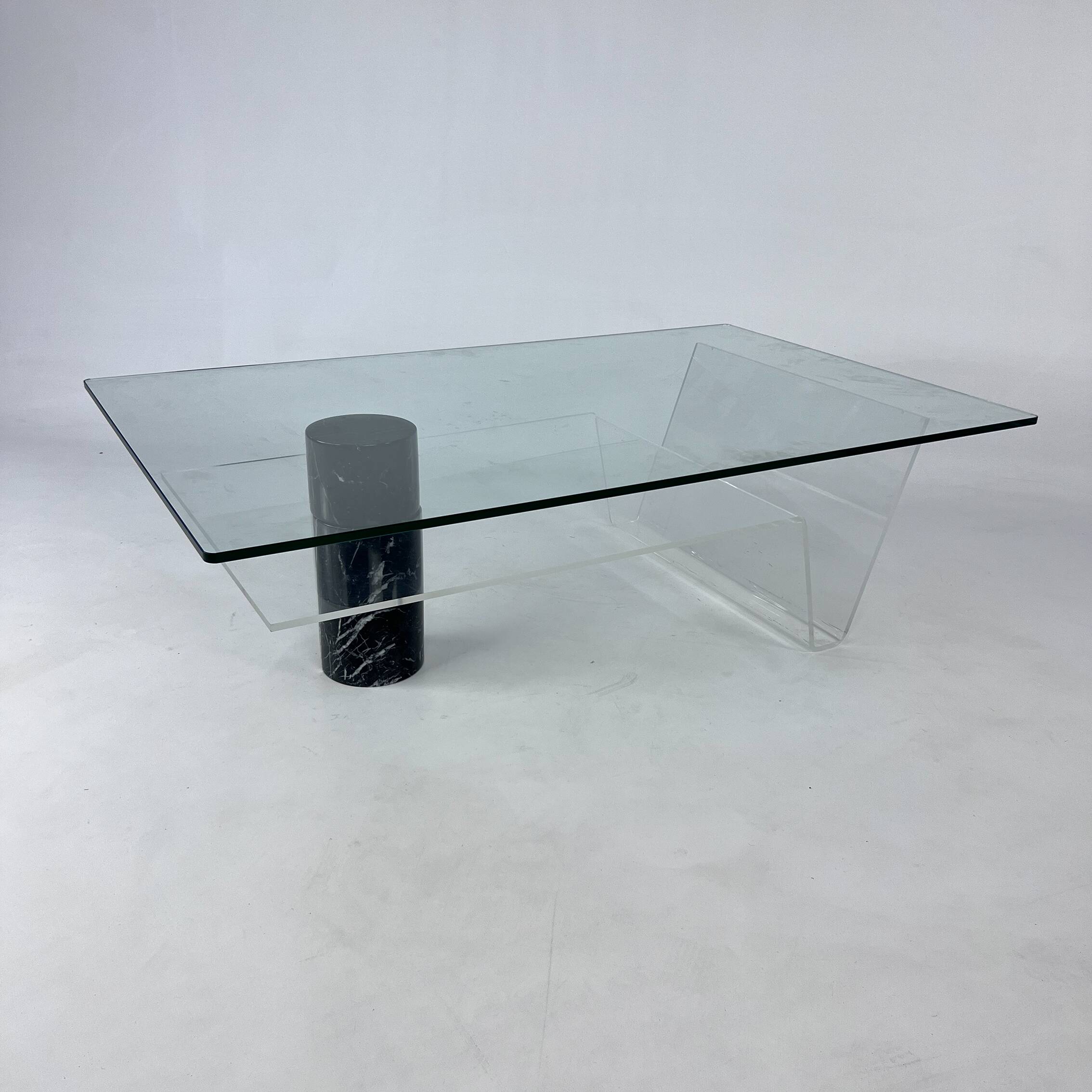 Table basse postmoderne italienne en marbre et verre, années 1990
