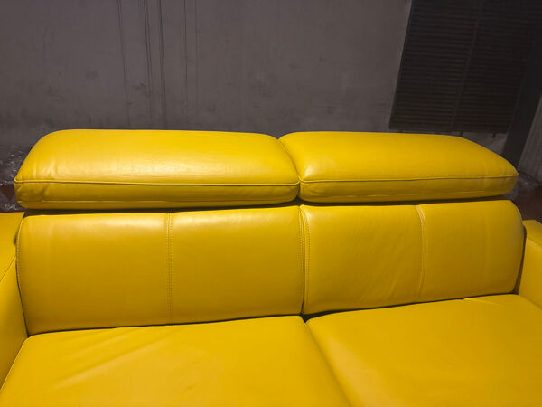 Canapé convertible en cuir jaune, Italie