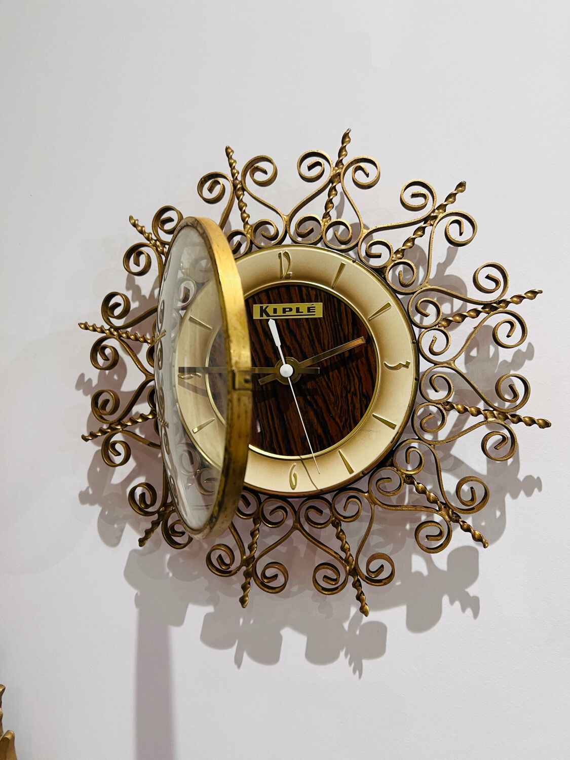 Vintage kiplé sun clock