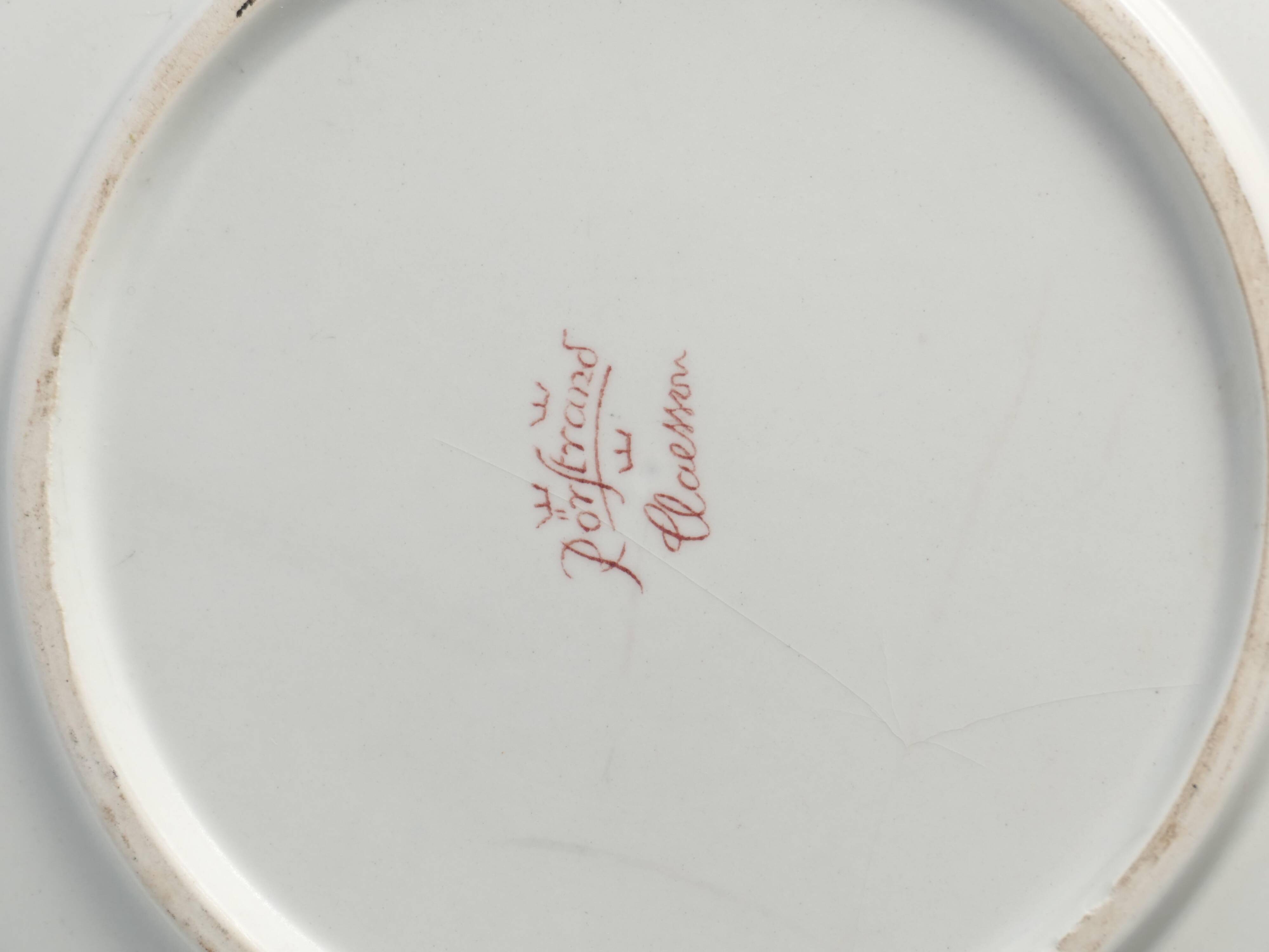 Plat en art populaire avec motif floral rouge par Ilse Claesson pour Rörstrand, Suède 1930