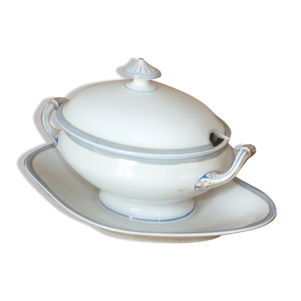 Saucière covered 19th in Paris porcelain