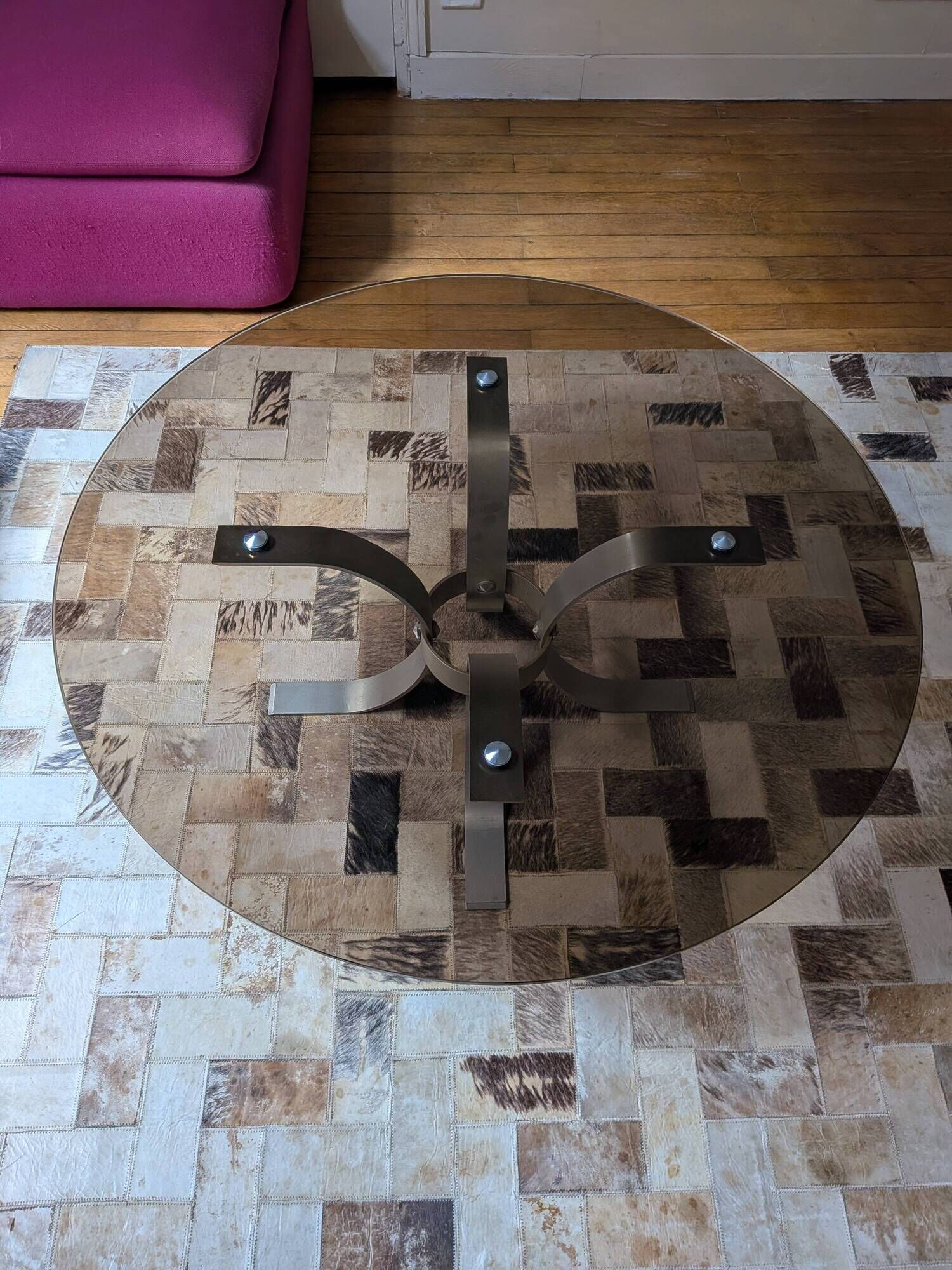 Vintage 70s round coffee table – Smoked glass top & brushed aluminium base