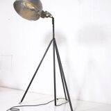 Industrial lamp with adjustable aluminum lampshade
