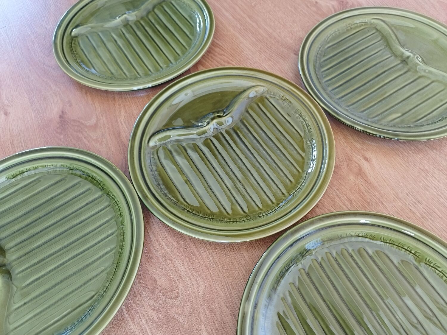 Gien ceramic asparagus plates