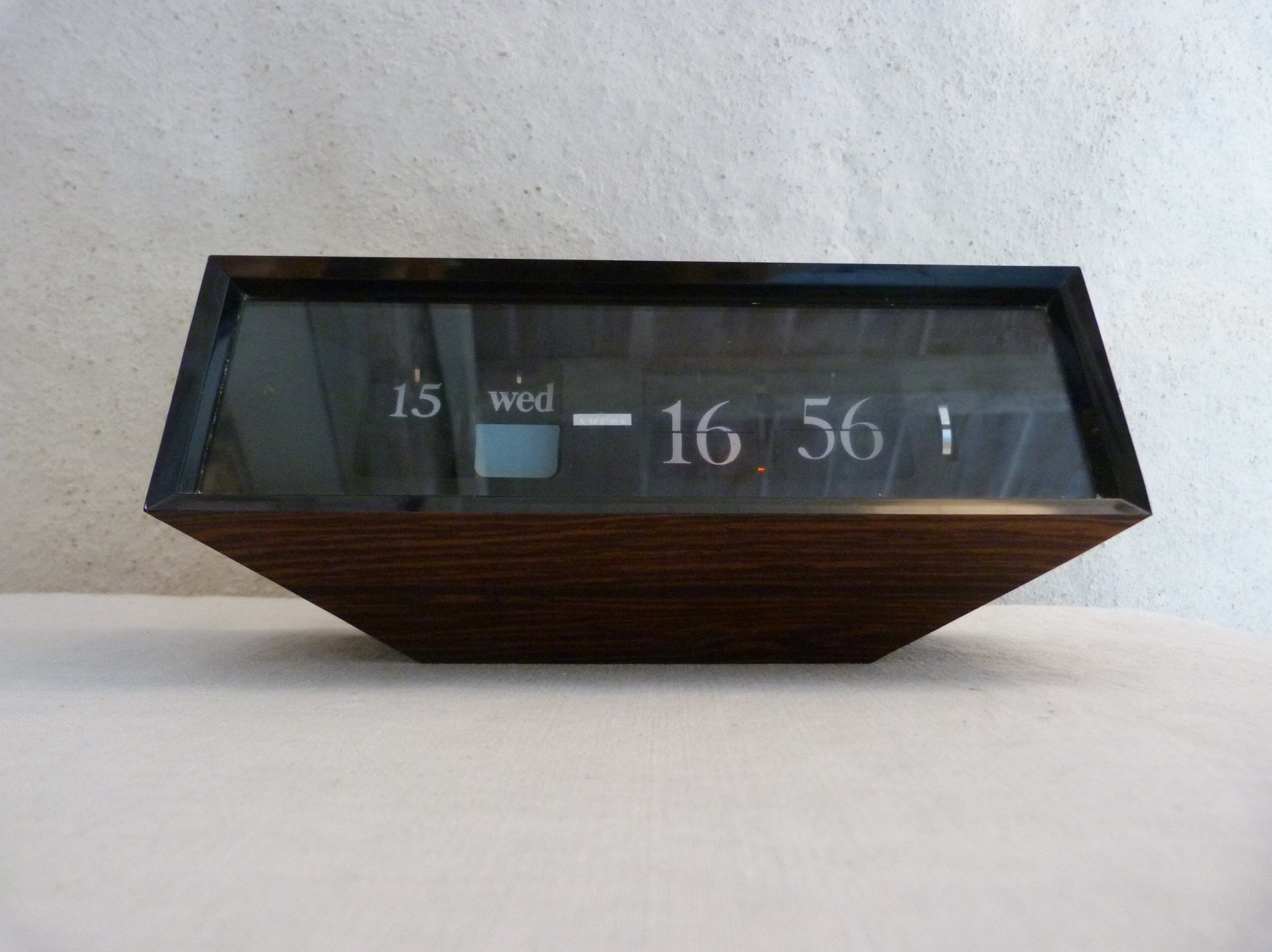 Desktop clock