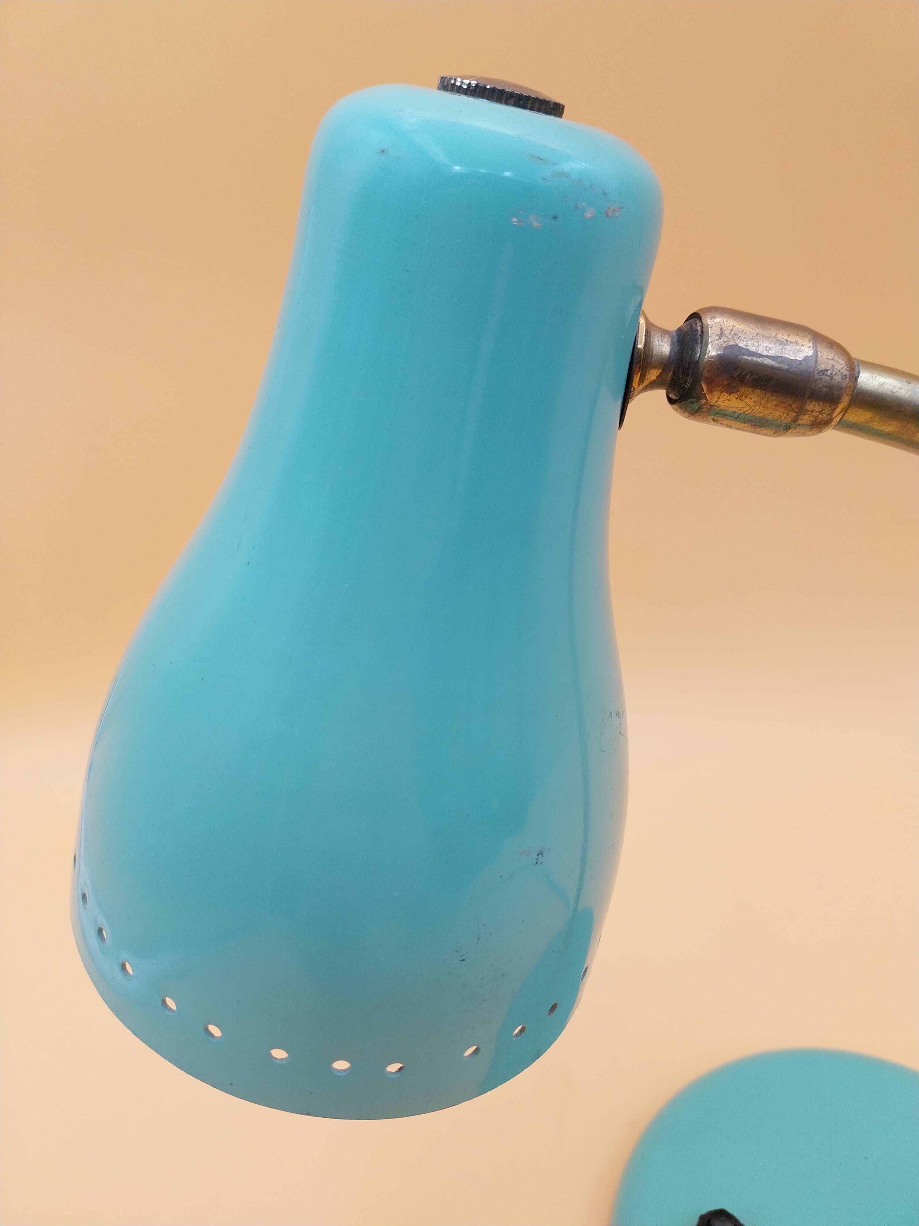 Green brass desk lamp with a goose neck on a ball joint from the 1960s.