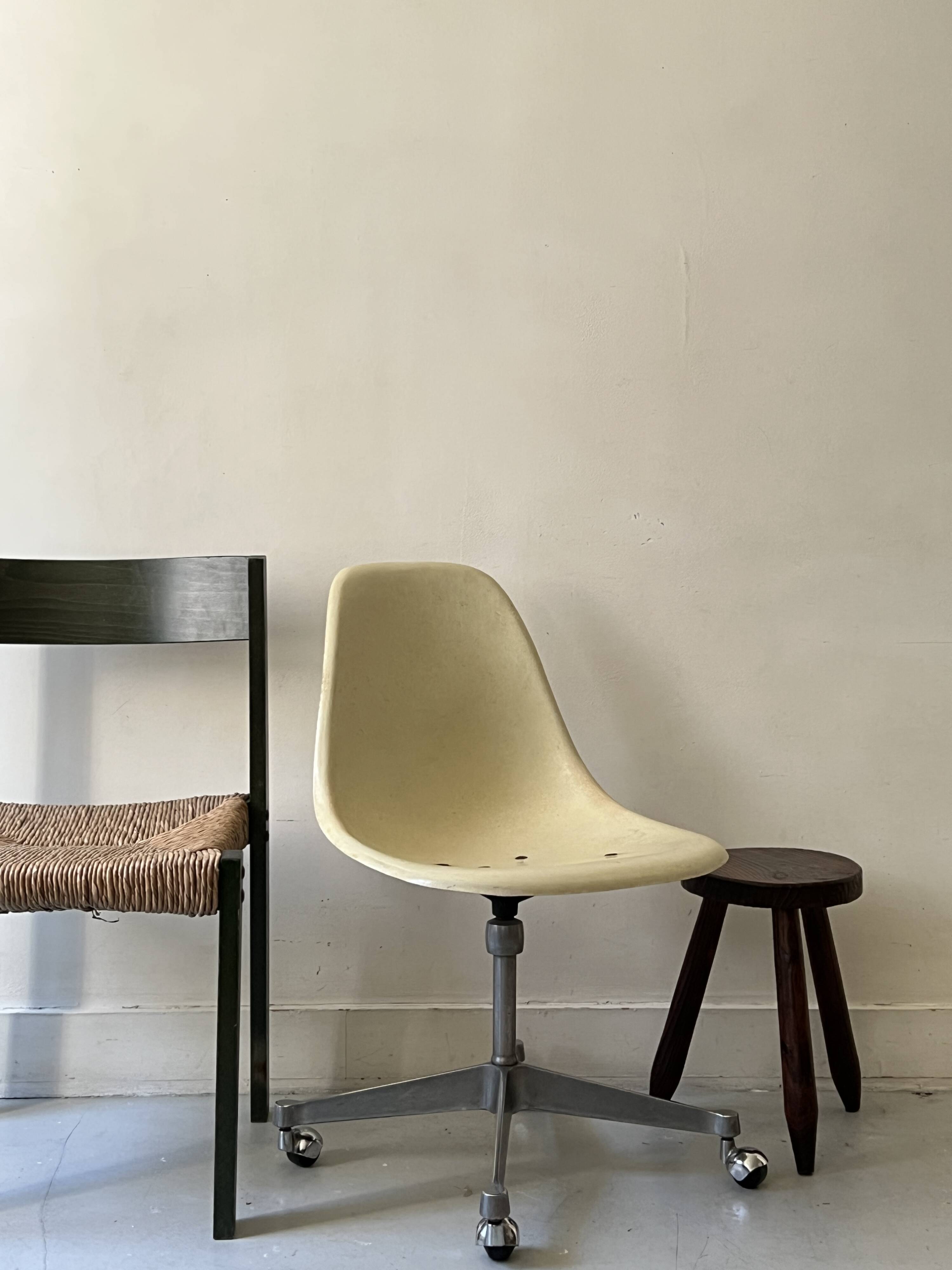 Ecru fibreglass wheelchair by H. Miller for International Furniture