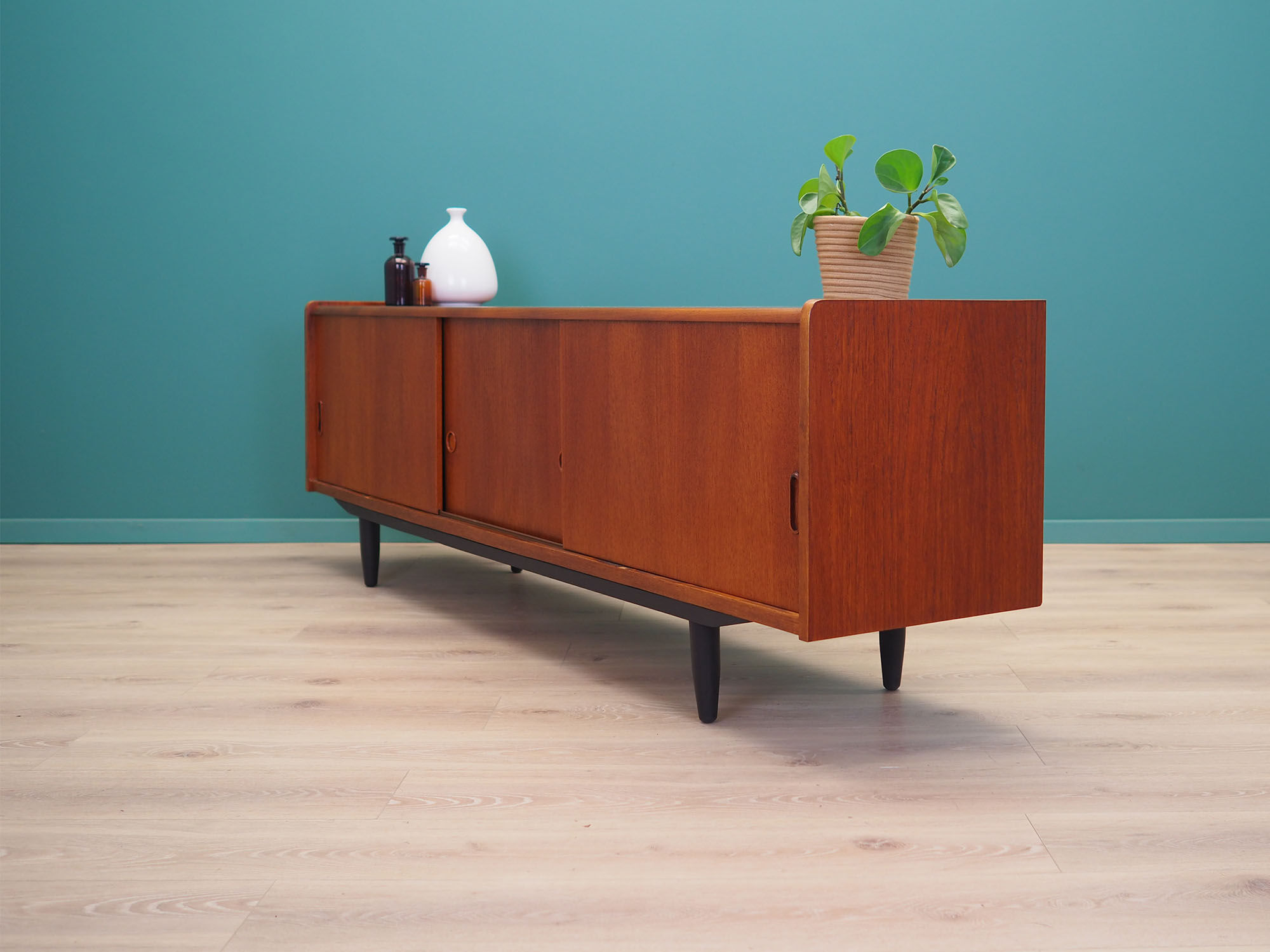 Teak sideboard, danish design, 1960s, manufacturer: Denmark