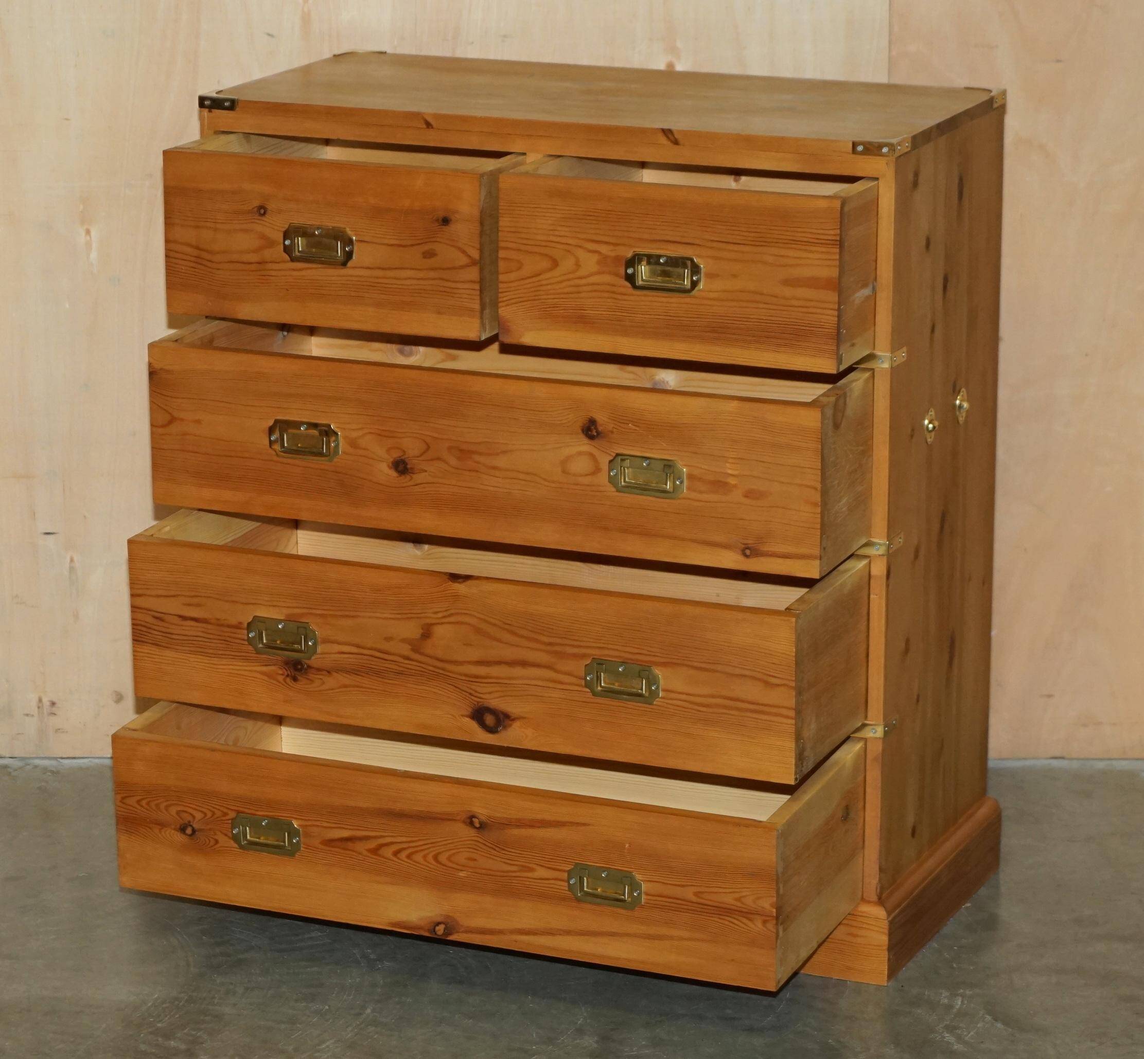 Commodes de campagne & tables de chevet