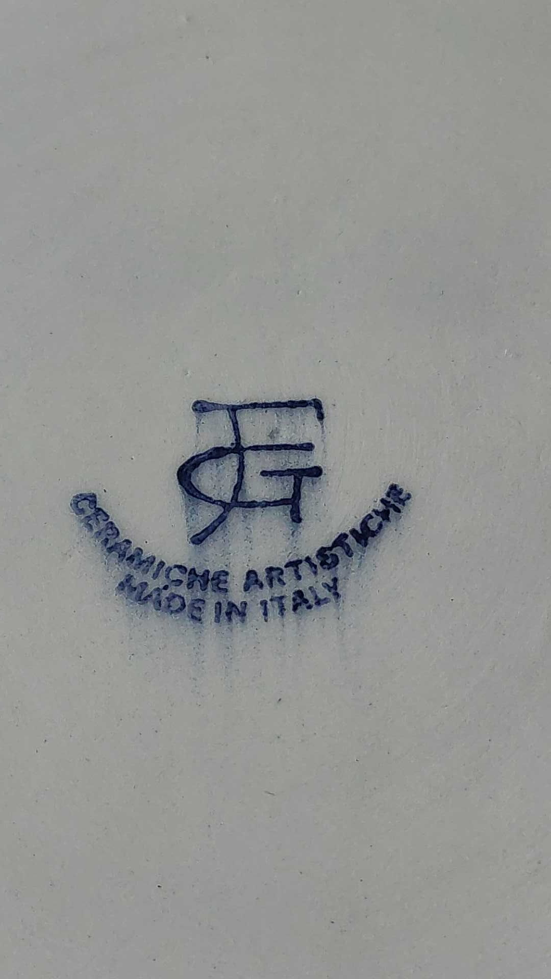 Vase with handcrafted Asian style porcelain lid