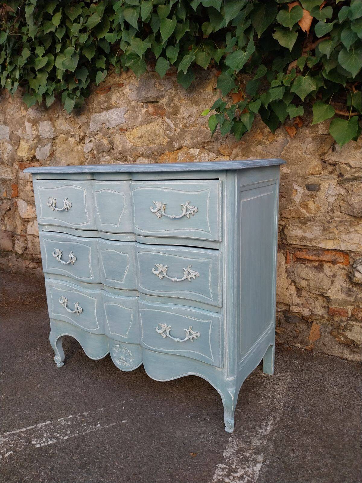 commode galbée patinée