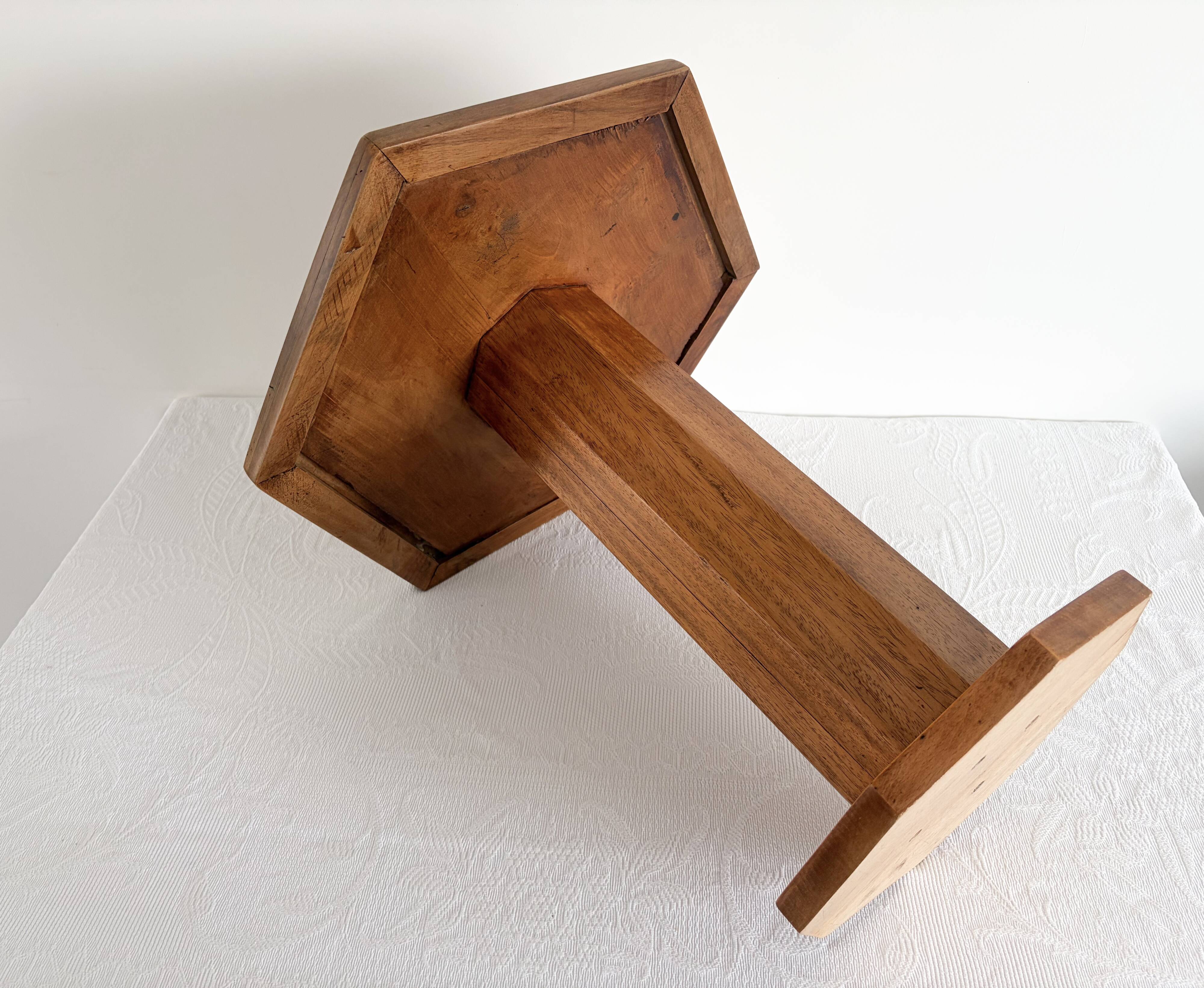 Art Deco guéridon from the 1930s in walnut and oak.