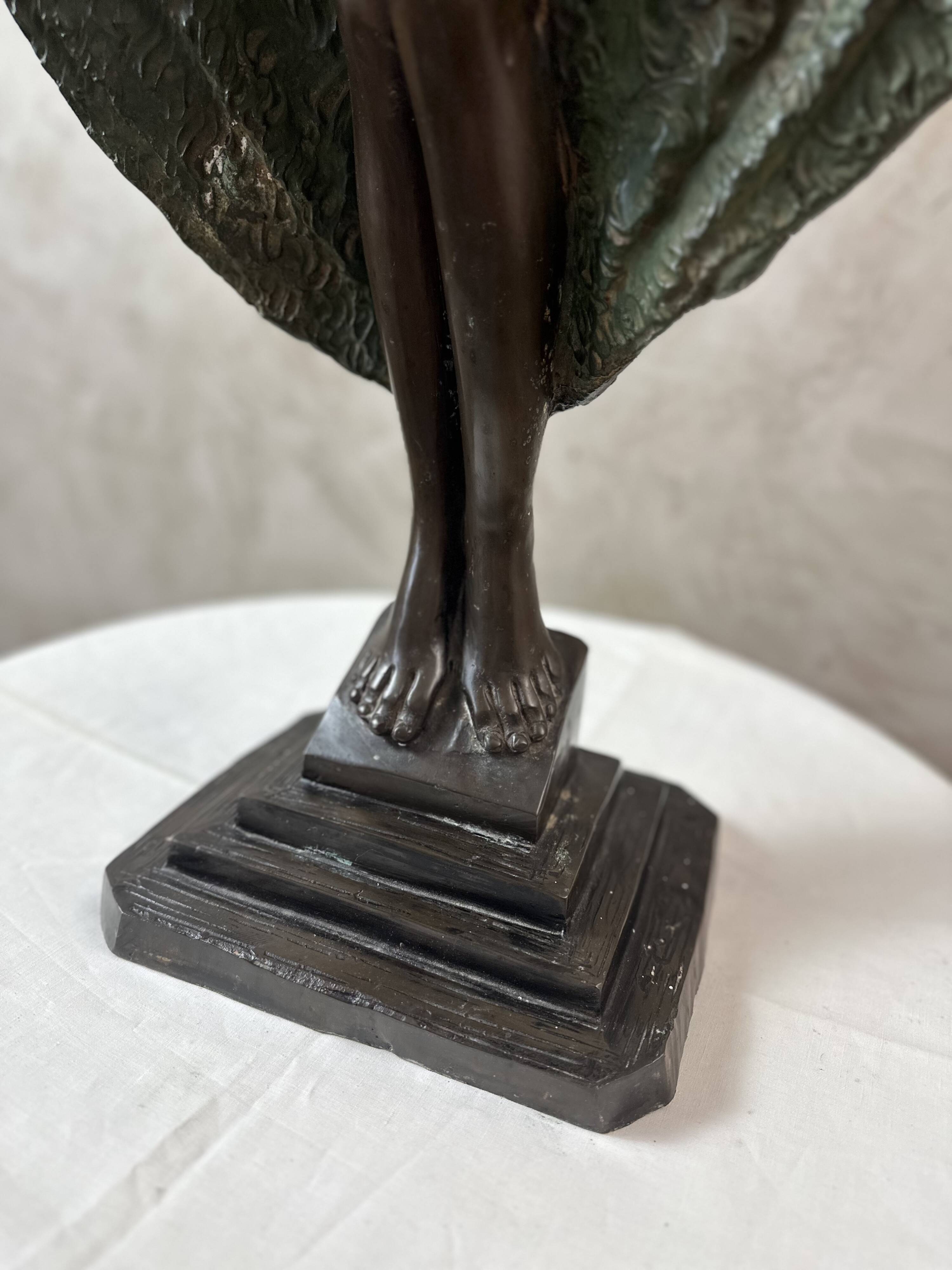 Sculpture art deco