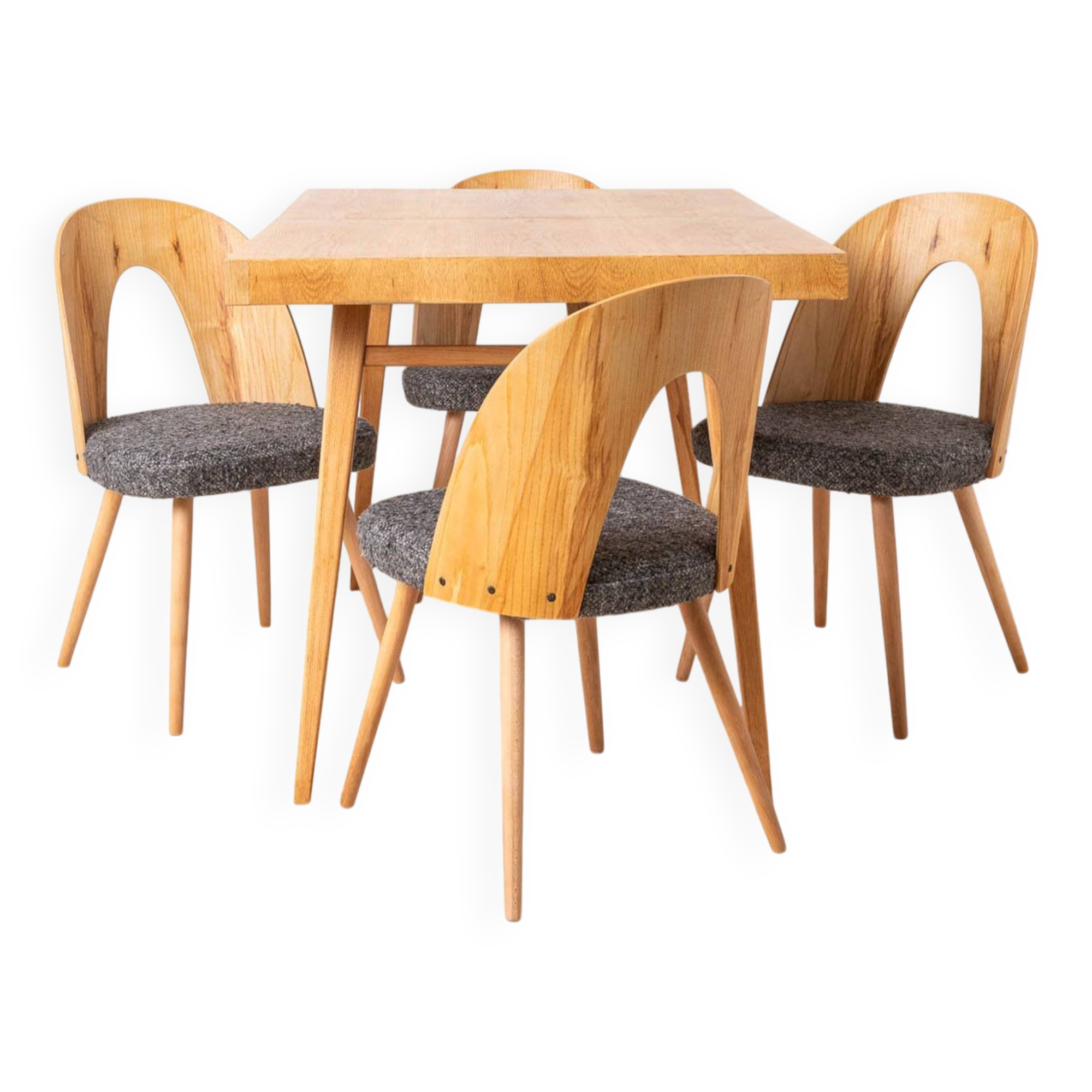 Dining table and 4 chairs by Antonin Šuman, restored.
