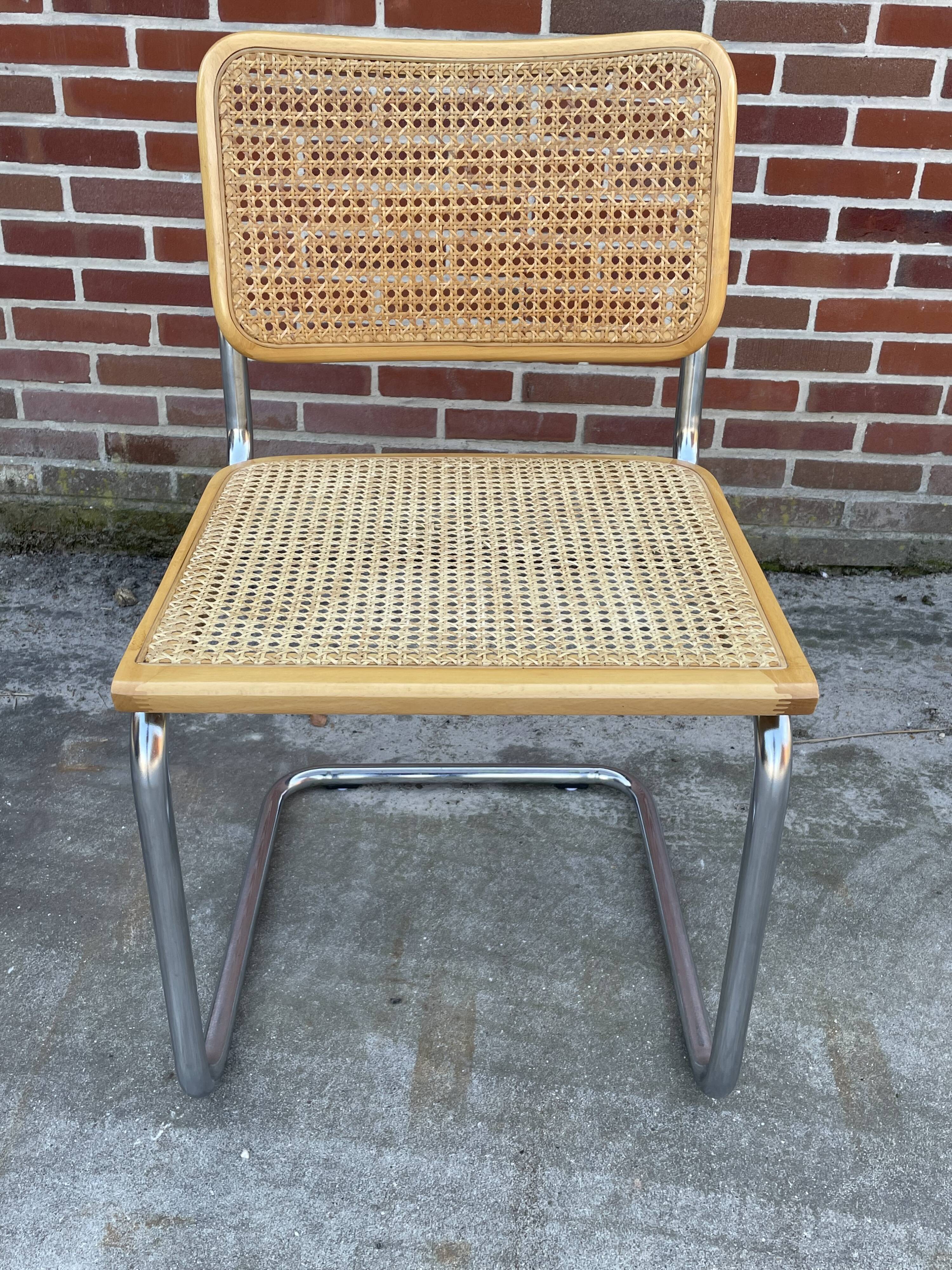 Lot de  4 chaises modèle Cesca B32