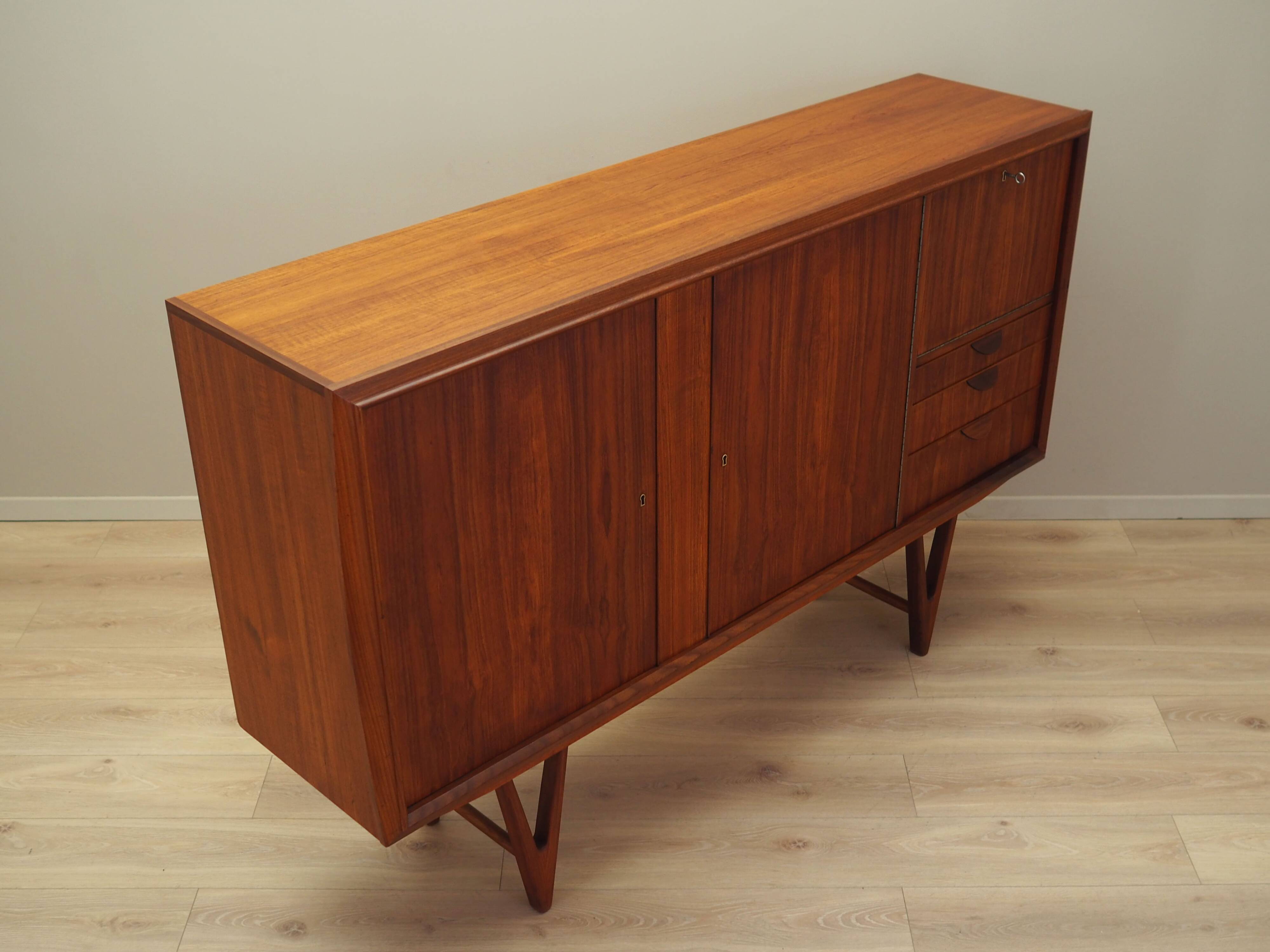Buffet haut en teck, design danois, années 1960, designer : Kurt Østervig
