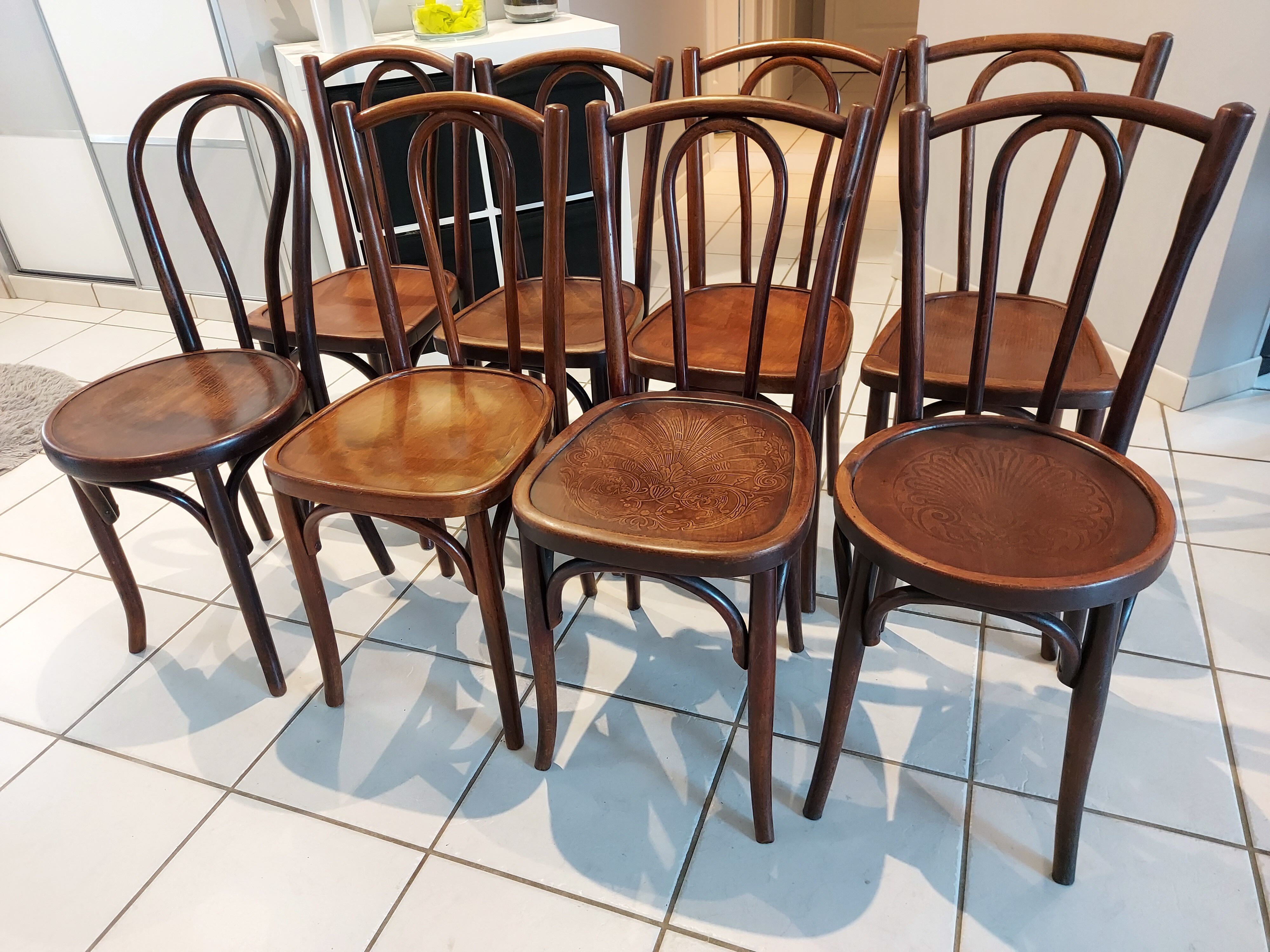 Suite de 8 chaises de bistrot vintage dépareillées Baumann,luterma ,fischel...