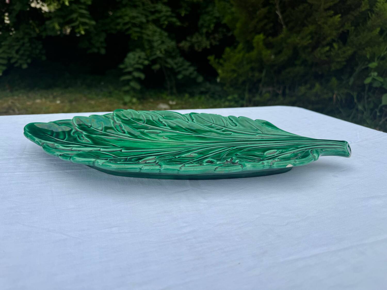 Leaf-shaped dish