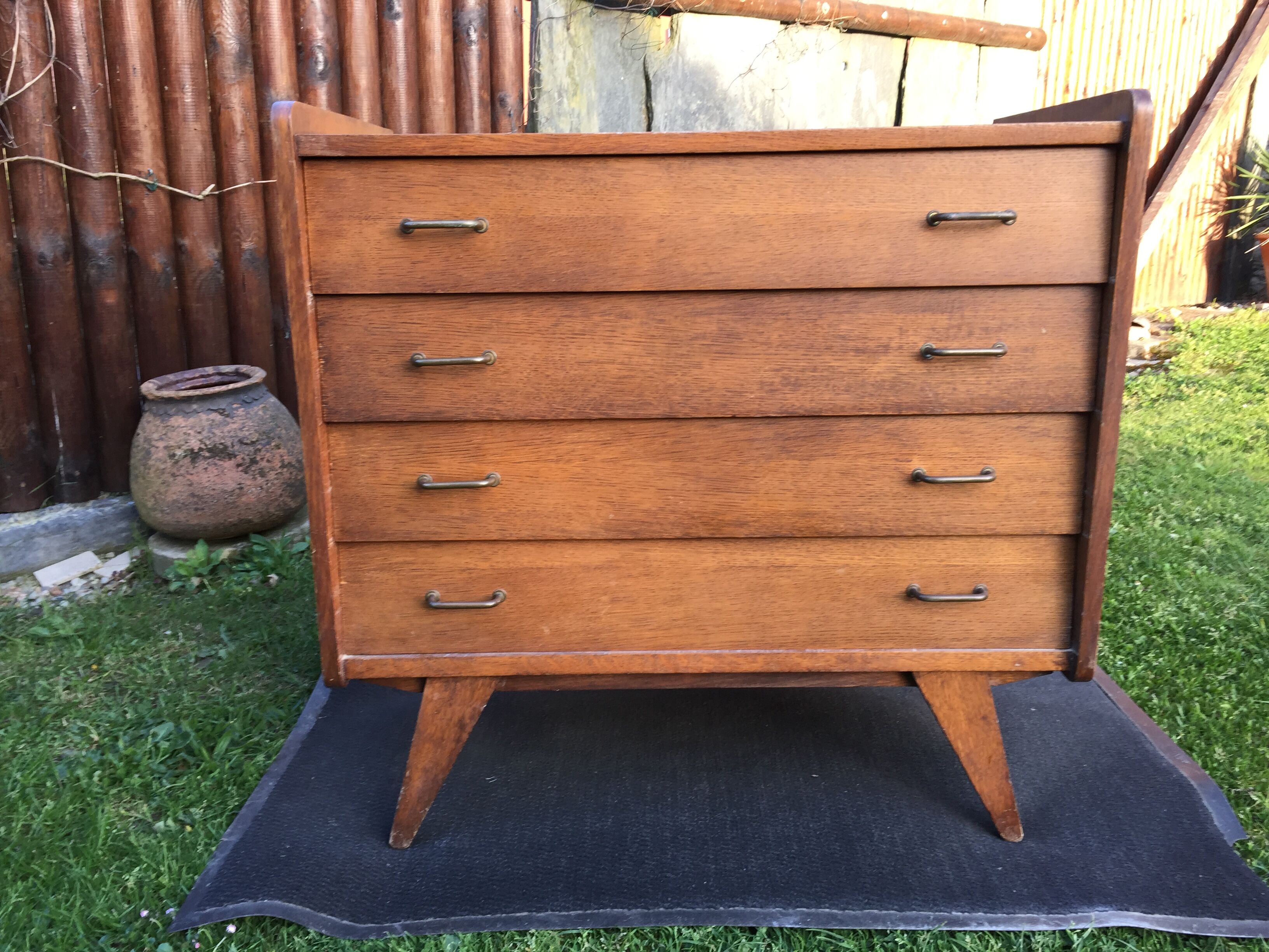 Commode vintage à pieds compas en chêne