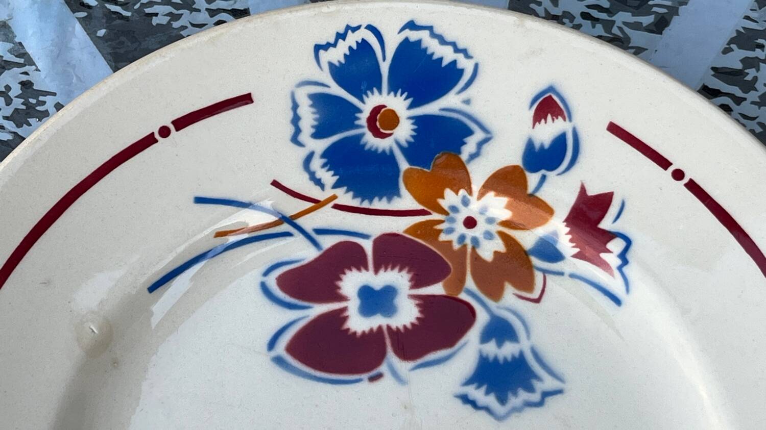 Set of 4 St Amand flat plates