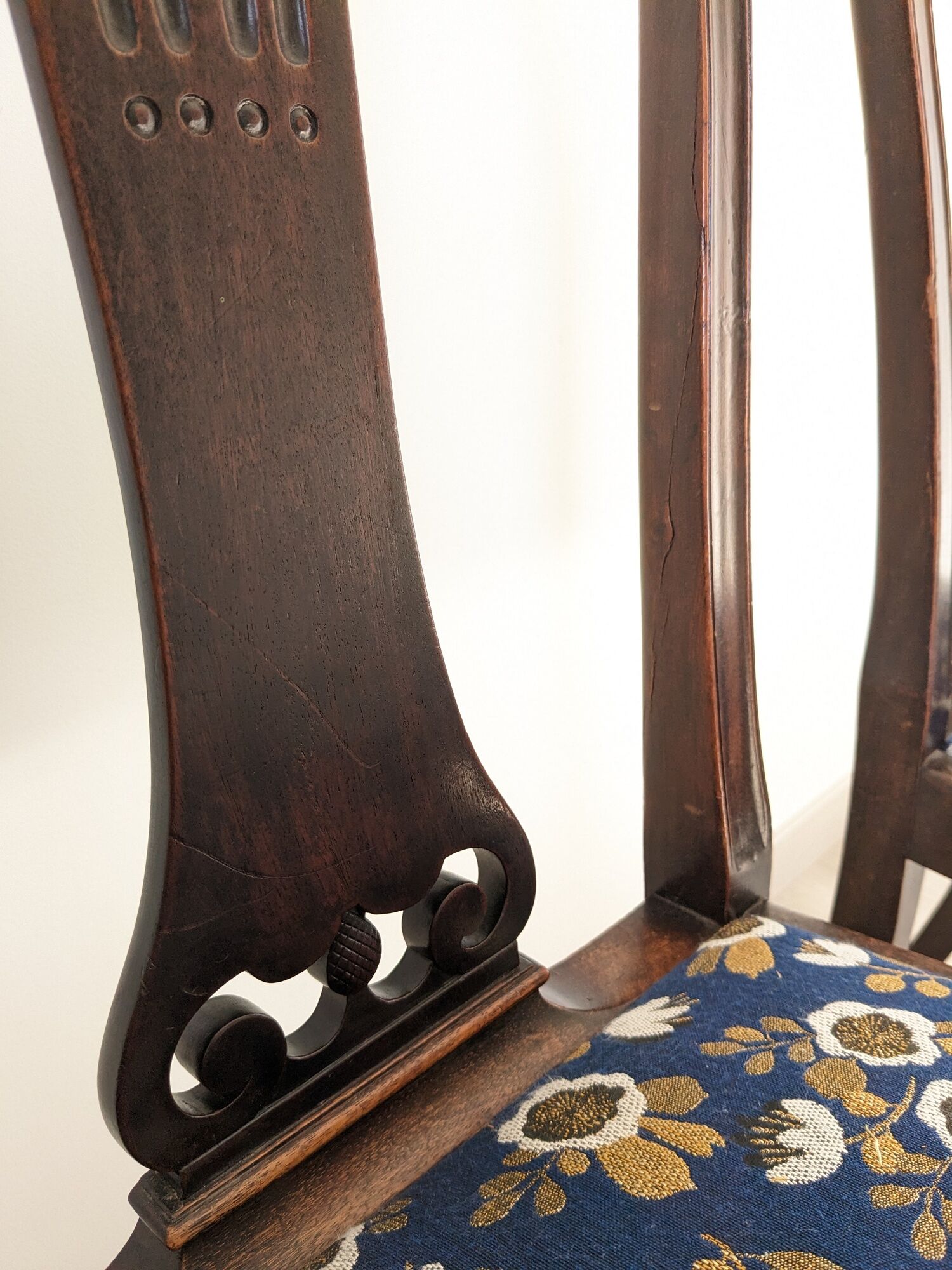 Pair of English Sheraton chairs in mahogany early twentieth century