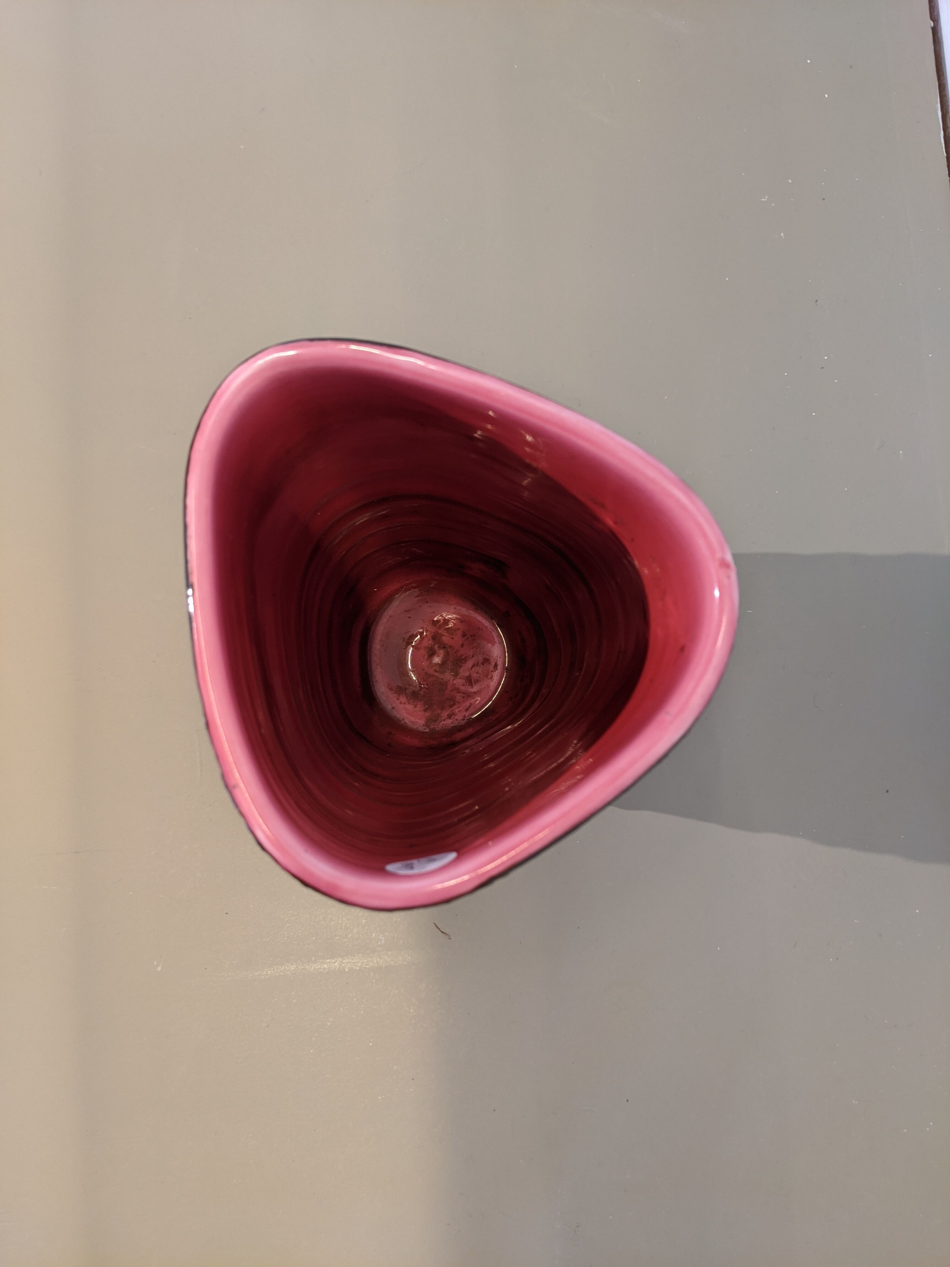 Ceramic vase with granite effect and pink background