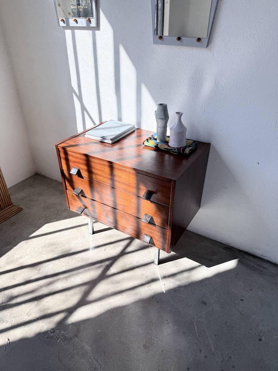 Commode teck poignées cuir 1960