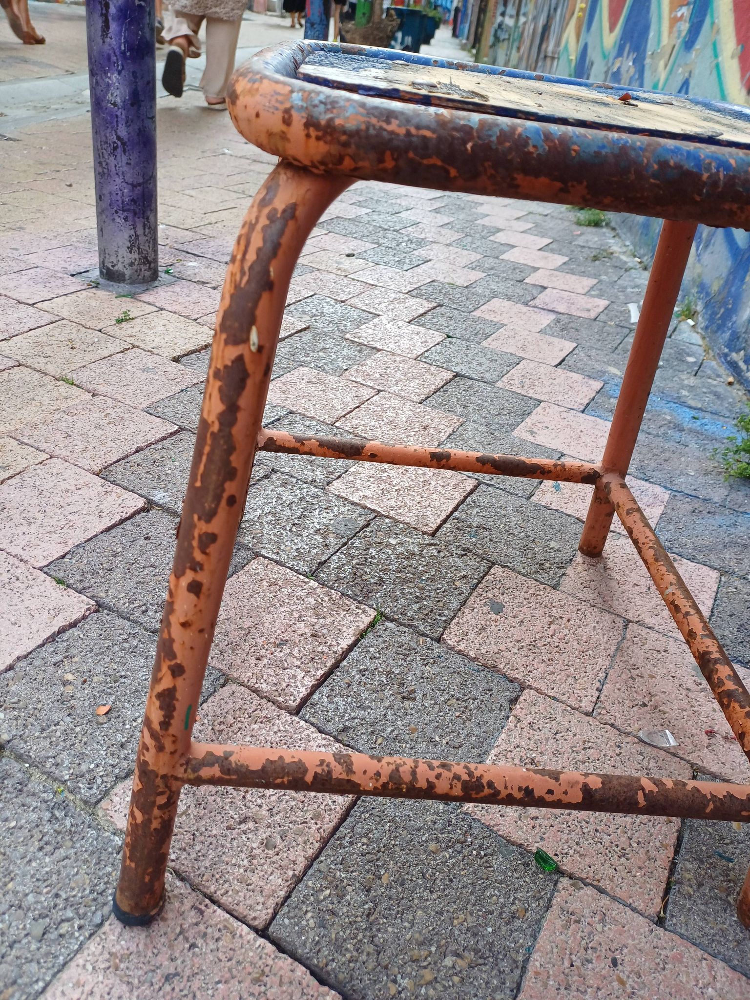 Tabouret carré atelier industriel tube métal et bois