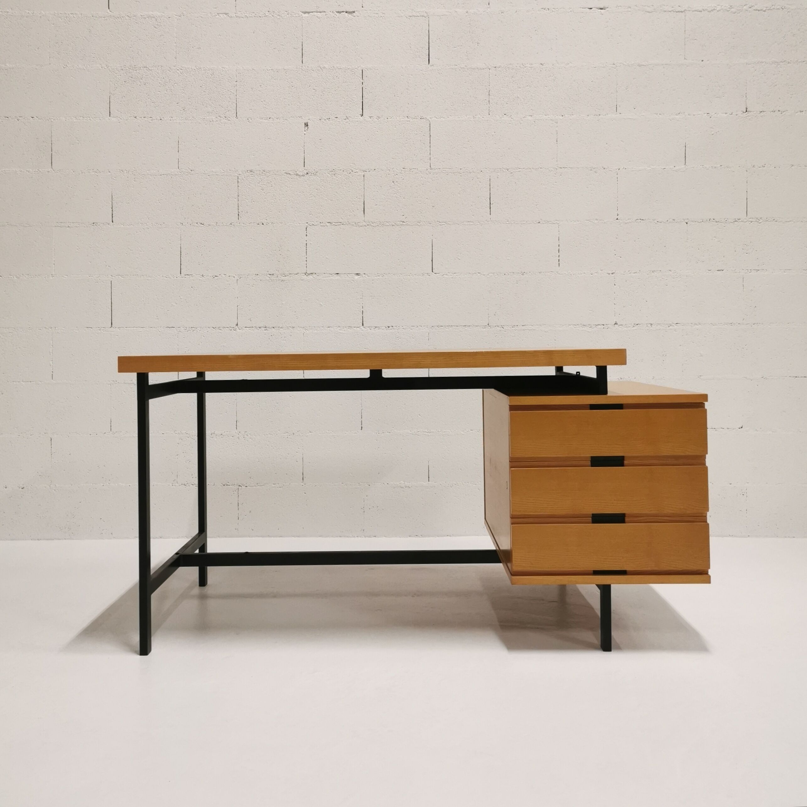 Bureau de Pierre Guariche Les Huchers Minvielle 1960