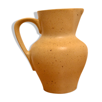 Sandstone pitcher