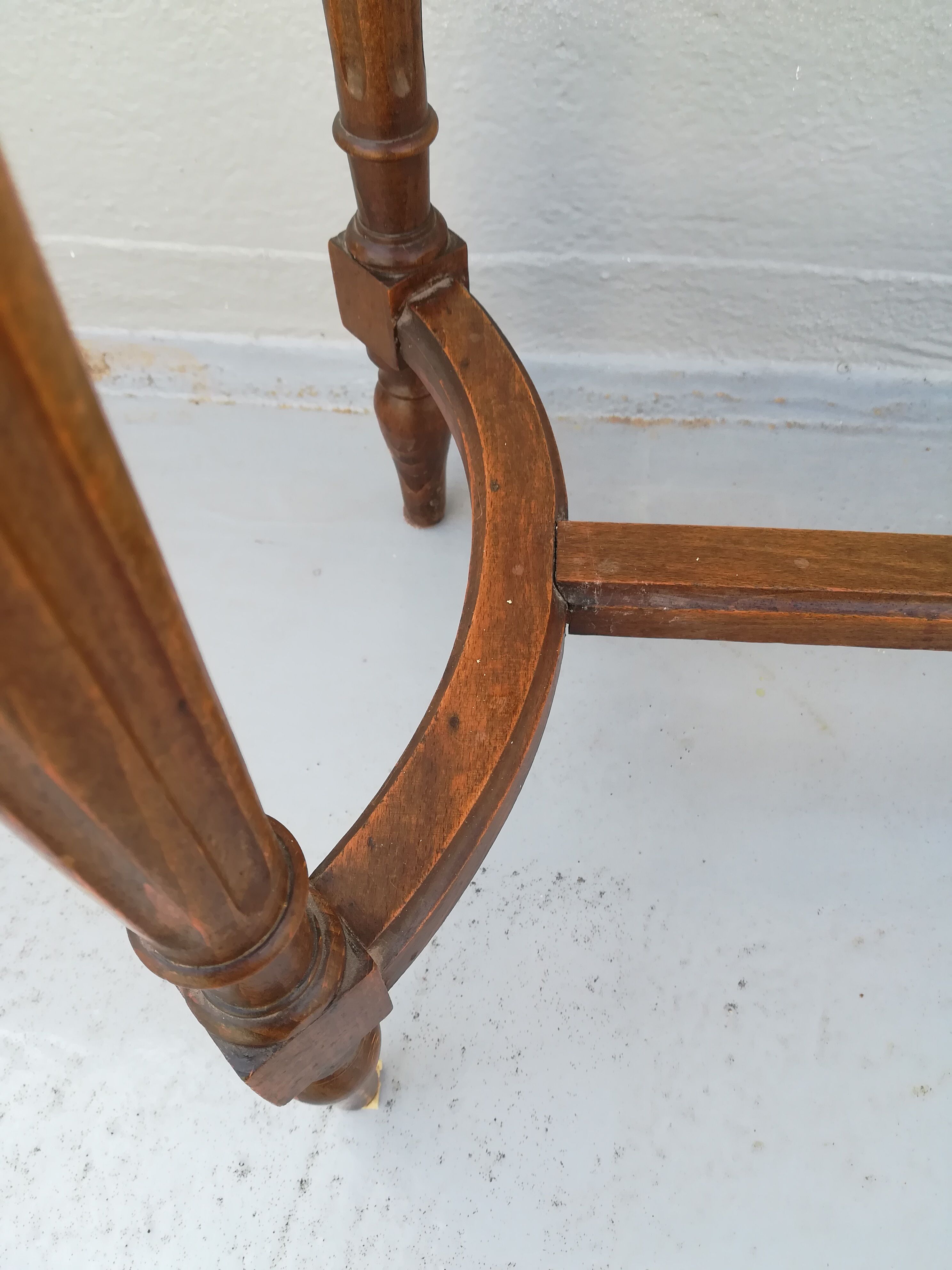Piano bench in caning