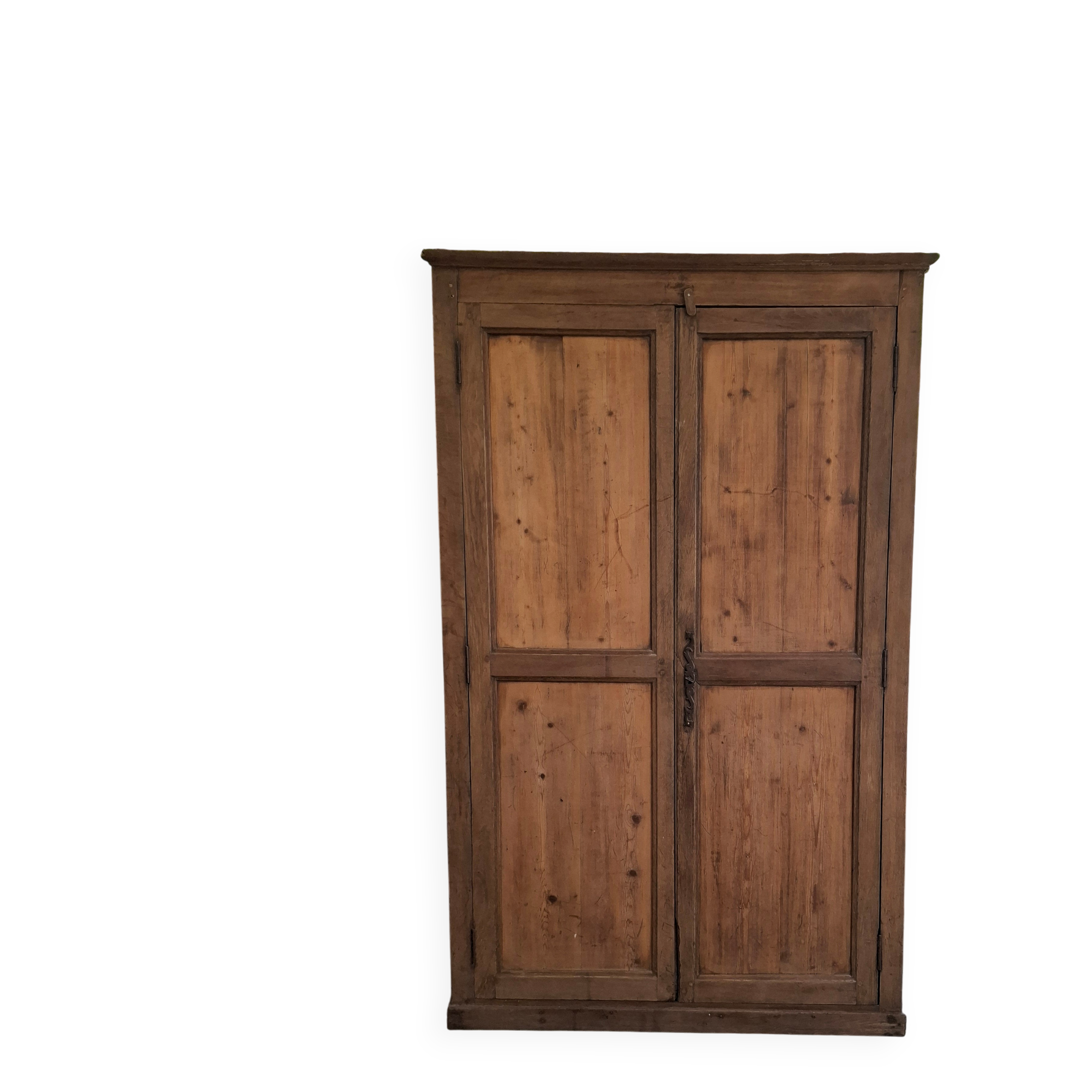 Fully renovated notary's cabinet