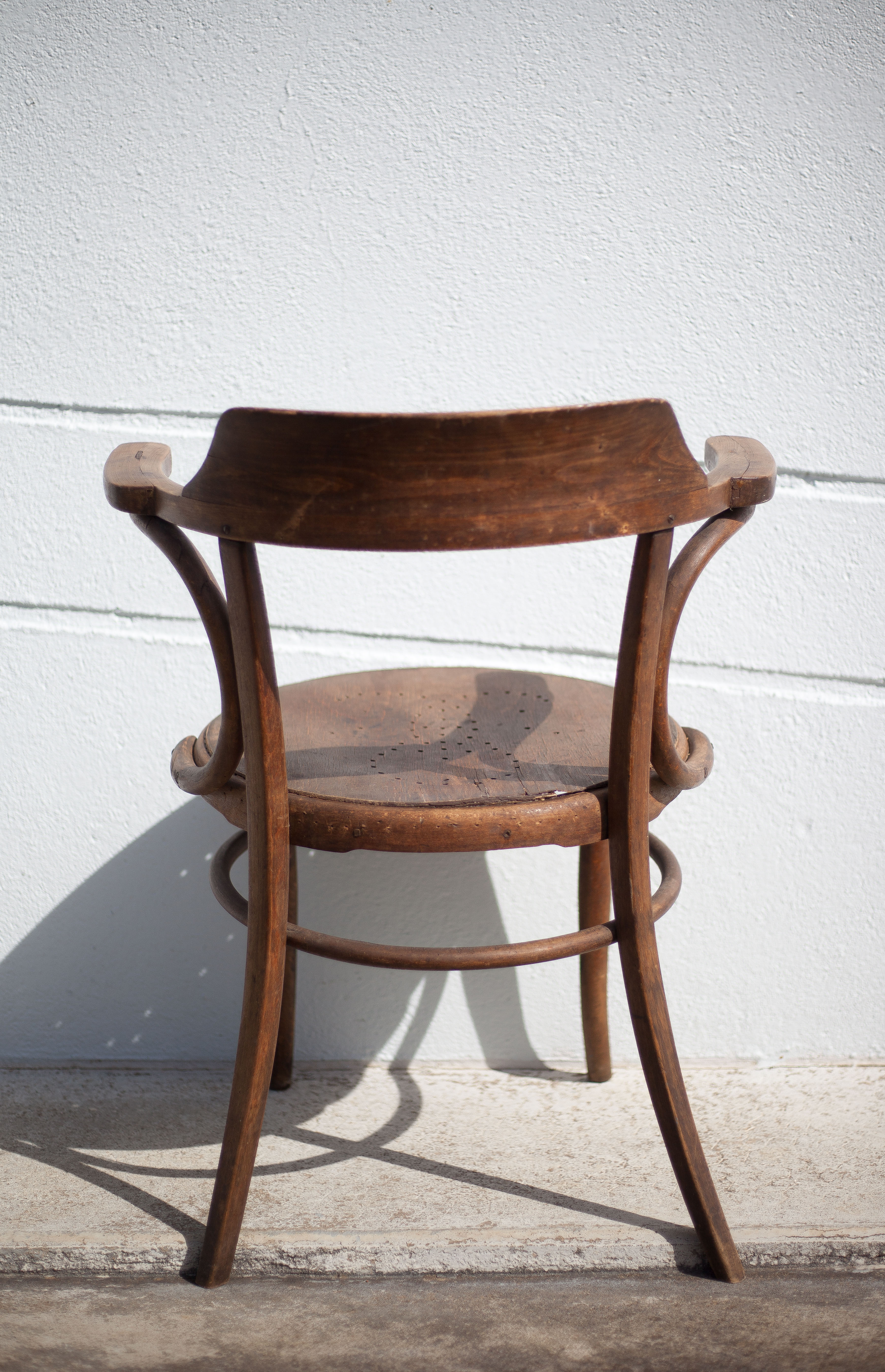 Curved wooden armchair Mundus vienna Austria, curved wooden chair, living room, bookcase, 20's