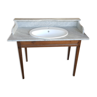Equipped toilet table