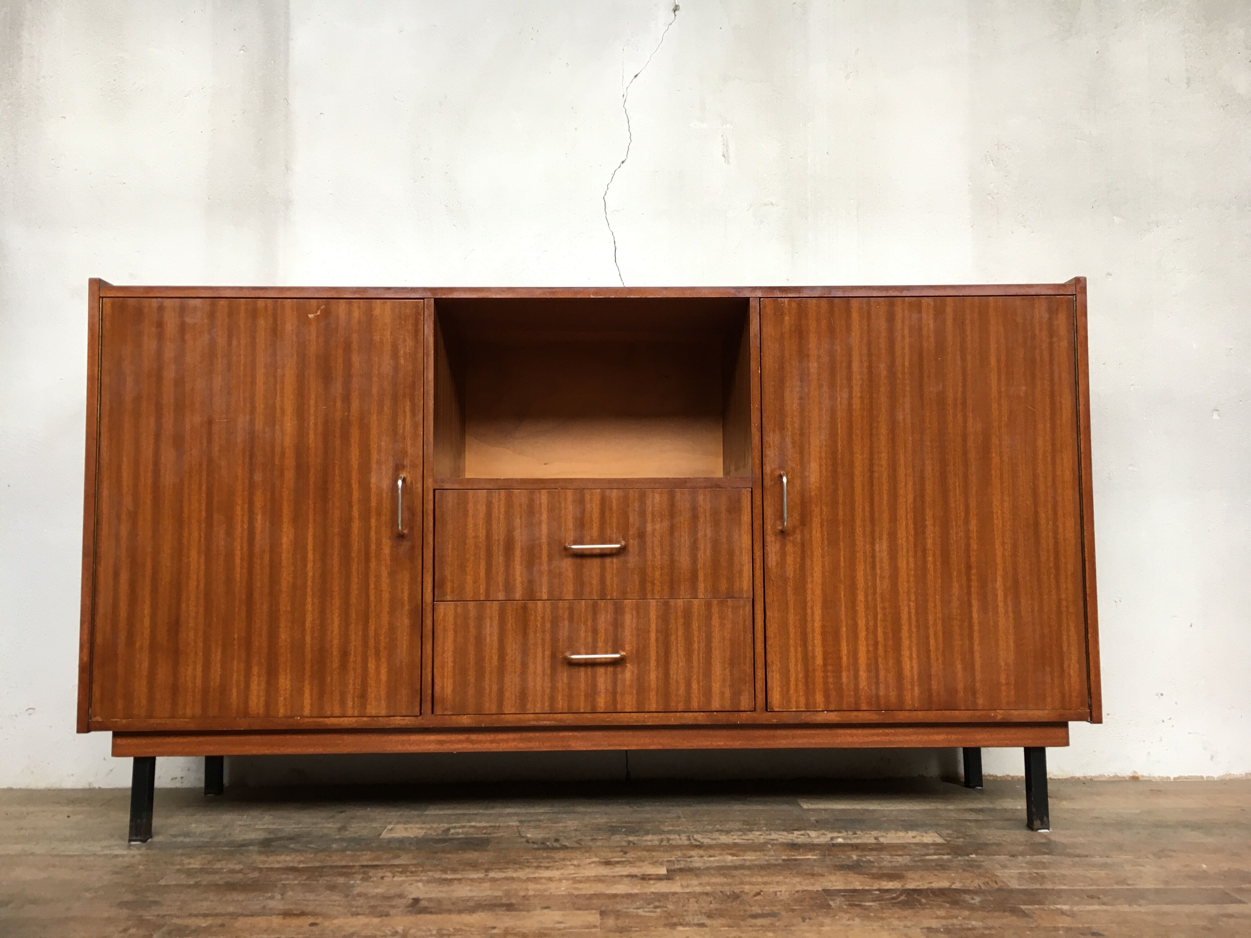 Enfilade meuble tv bahut moderniste vintage rétro en teck pieds métal noir