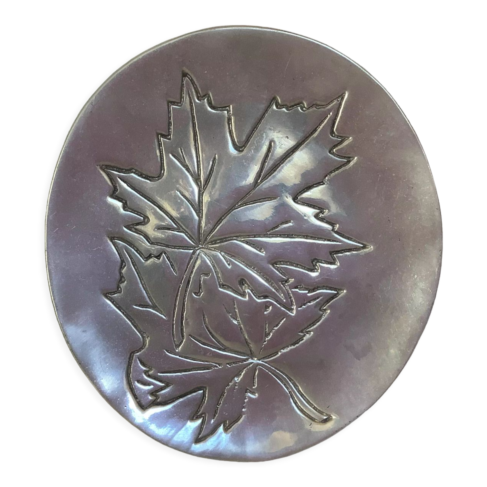 Silver tray with maple leaves in stainless steel.