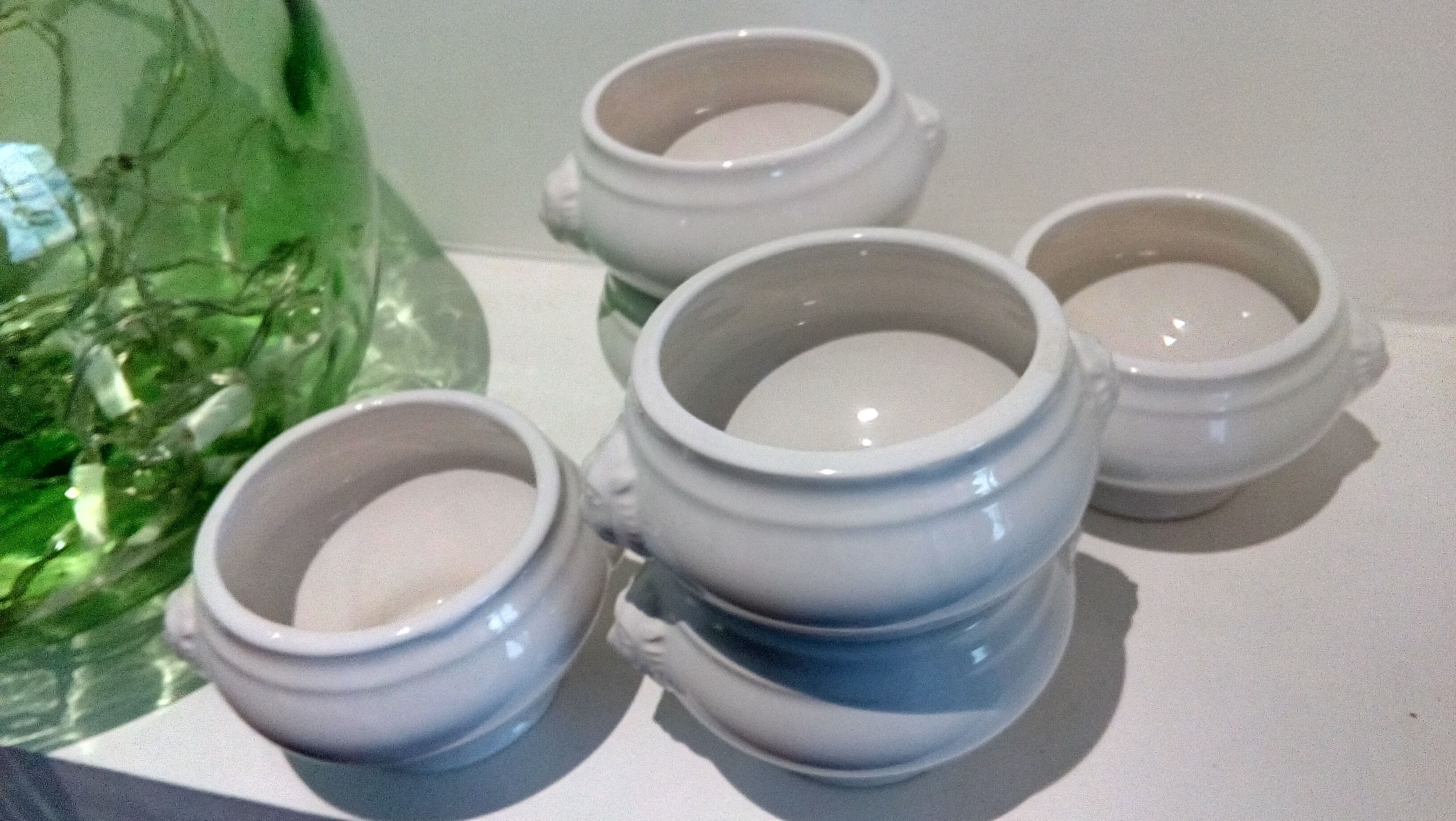 Set of 6 white ceramic lion-headed ceramic soup bowls