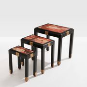 Set de trois tables gigognes décors asiatique bois noirci vers 1920