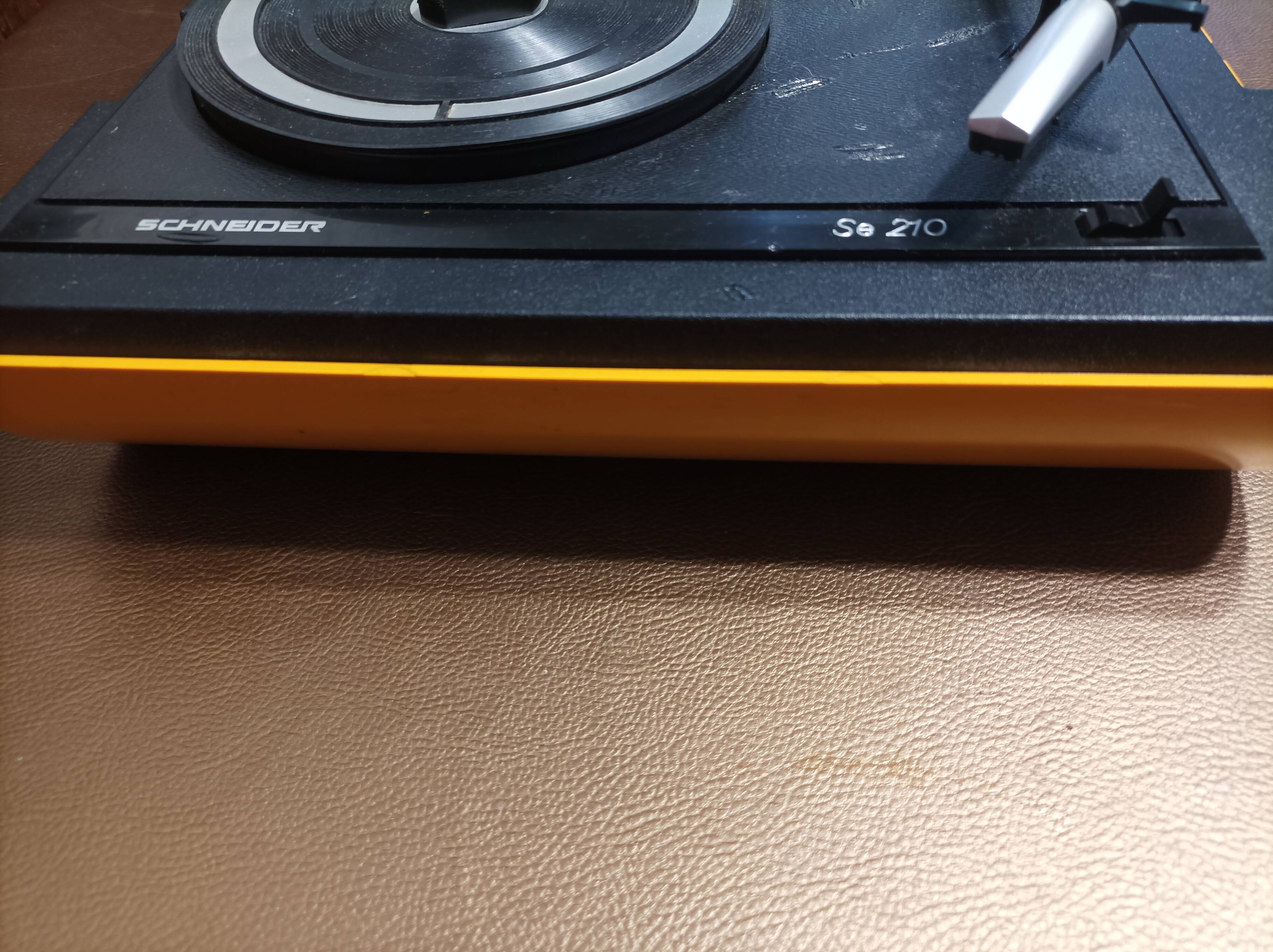 Schneider SE 210 Vintage portable record player