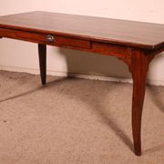 Louis XV table in oak, late 18th century.