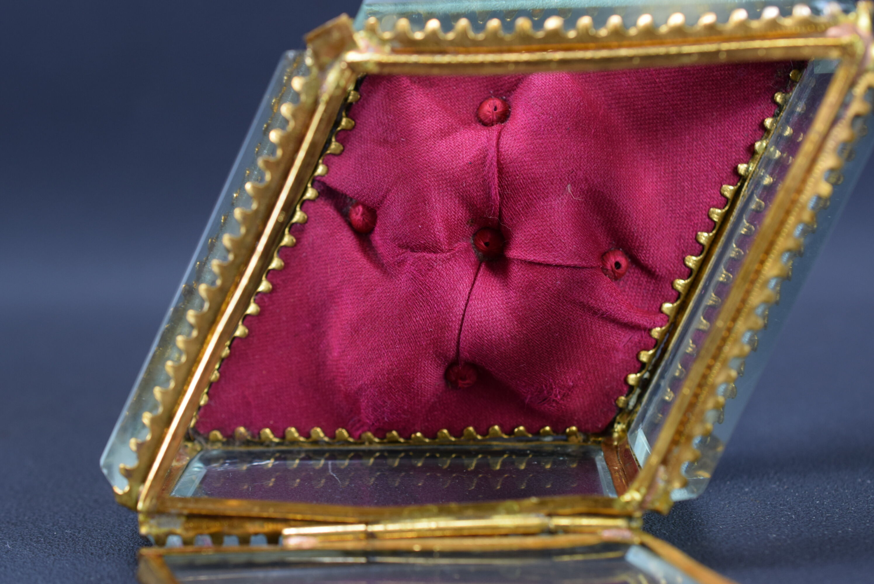 Jewelry box 1900 in beveled glass and brass