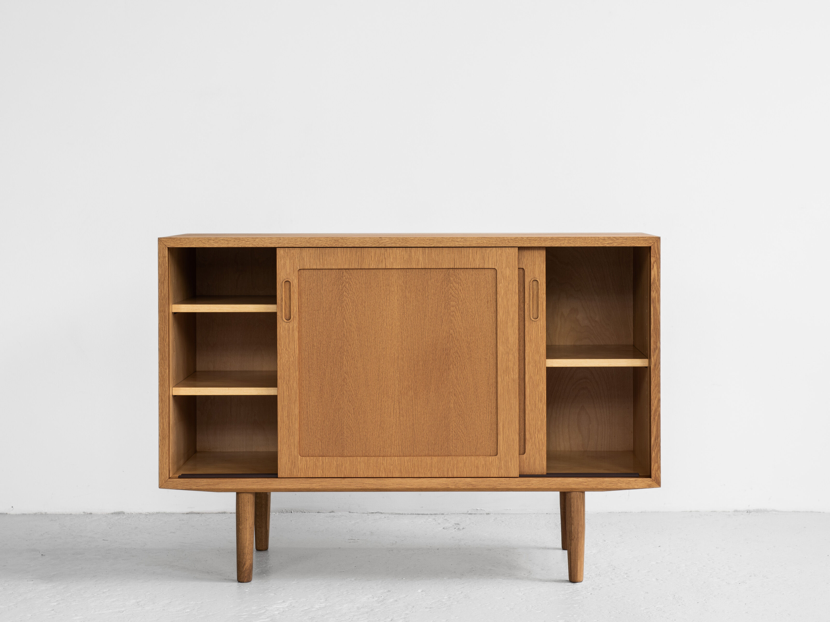 Danish sideboard in oak by Hundevad & Co 1960s