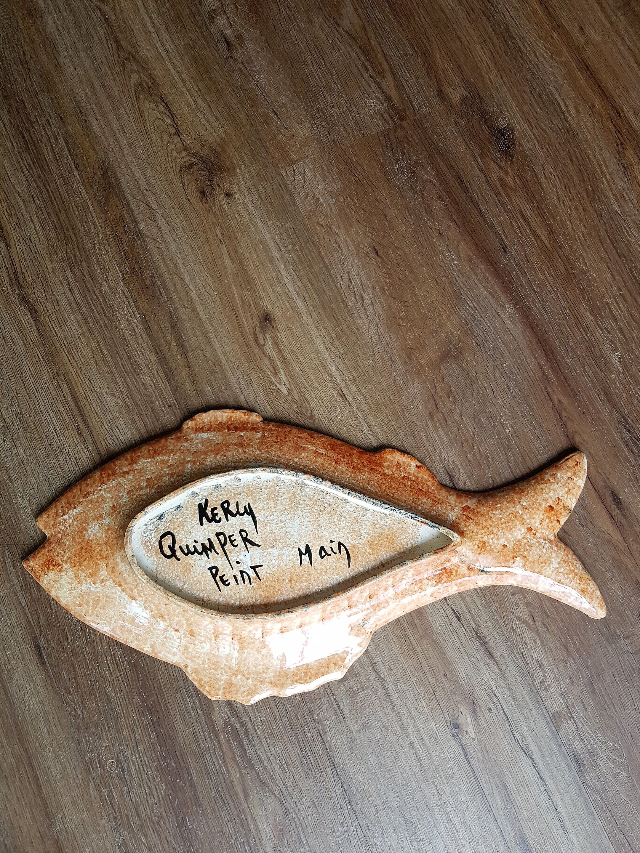Ceramic dish in the shape of a fish.